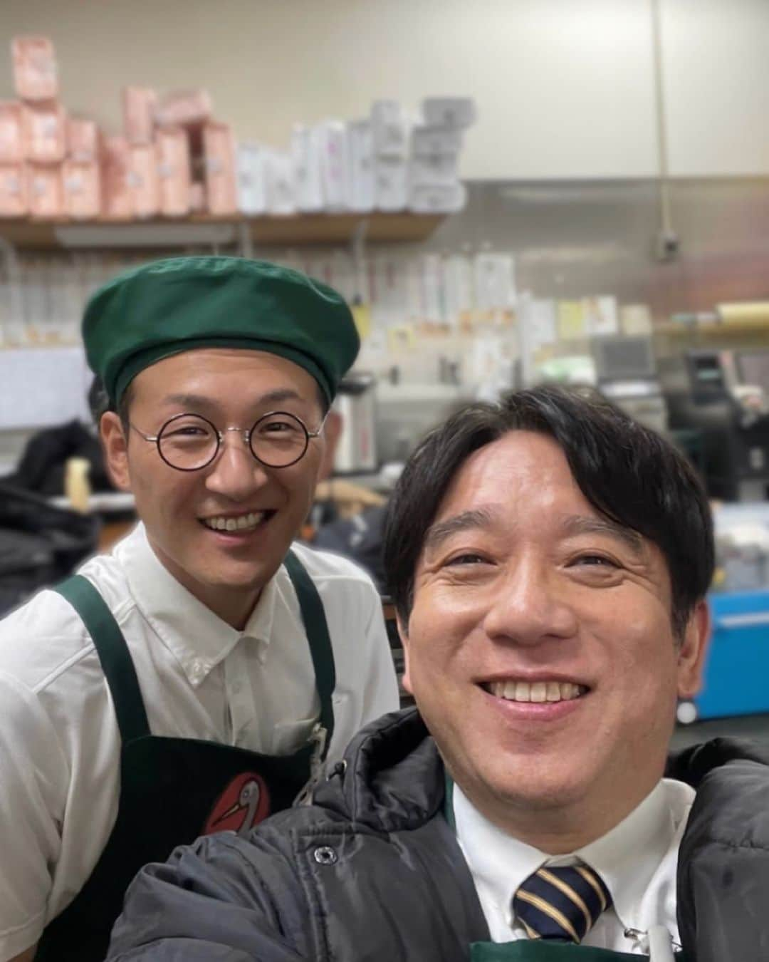 ミスターちんさんのインスタグラム写真 - (ミスターちんInstagram)「「晩酌の流儀2」 ツルマート珍山店長と牛場君  #B21スペシャル #ロバート」5月23日 17時47分 - mr_chin_official