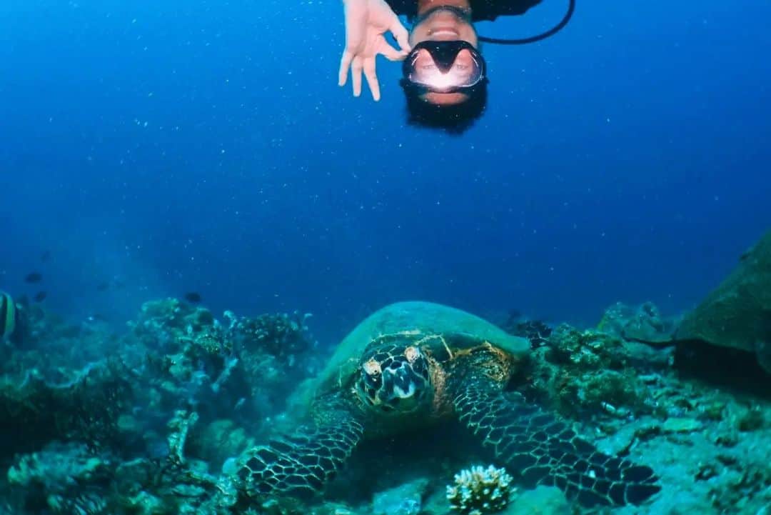 サム・ミルビーのインスタグラム：「Hello 30...something. 🎉 (Stopped counting at 27)」