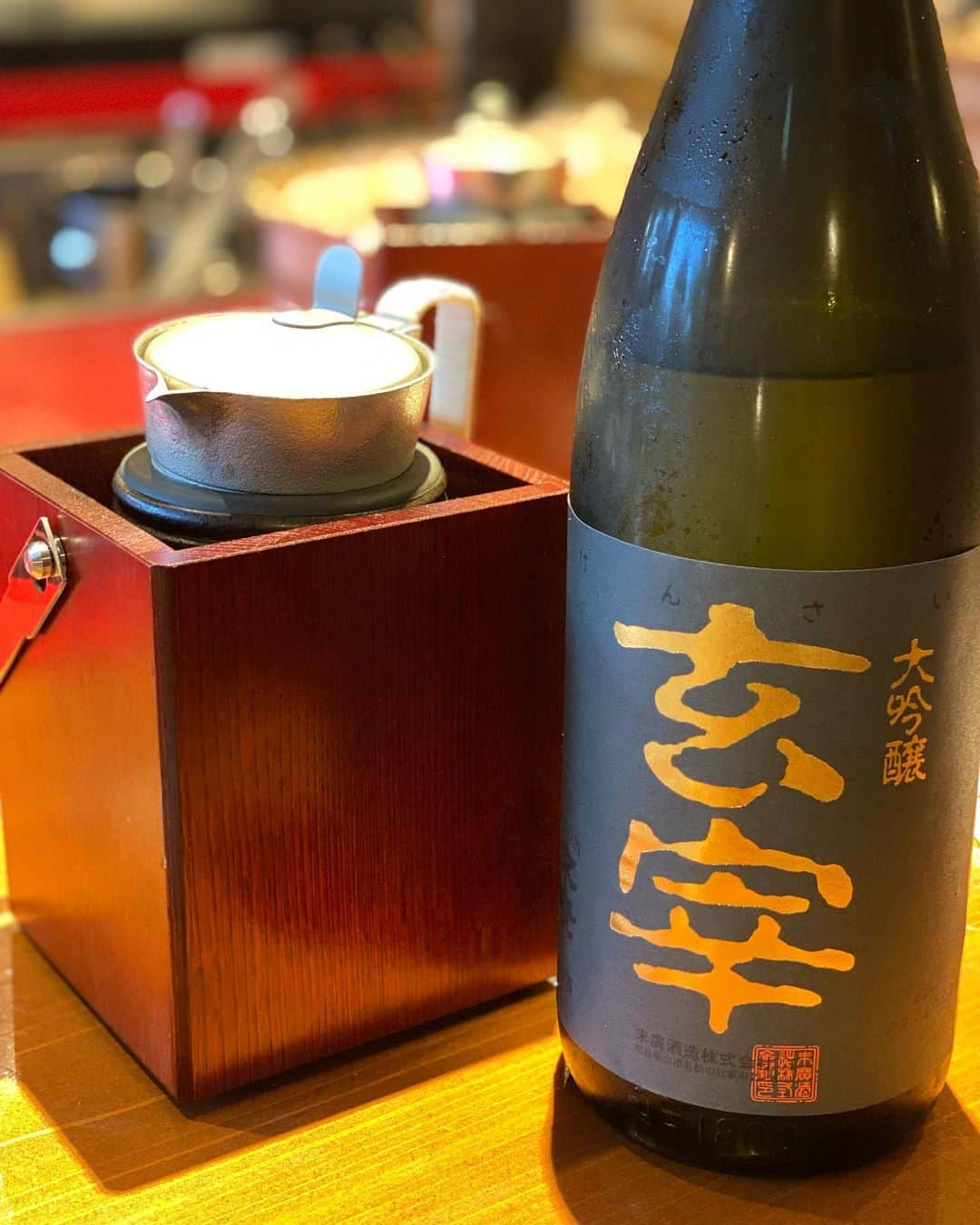 謝依旻さんのインスタグラム写真 - (謝依旻Instagram)「玄宰和飛露喜這兩款日本酒，應該能夠進我的日本酒排行榜前10名😄 喜歡喝日本酒的朋友們，有機會可以品嚐看看喔～✨ （個人覺得玄宰很適合配壽司🍣  #福島　のお酒…美味しい🍶✨ #日本酒 #玄宰 #大吟醸  #飛露喜 #純米大吟醸 #japanesesake」5月23日 17時56分 - igo_1116