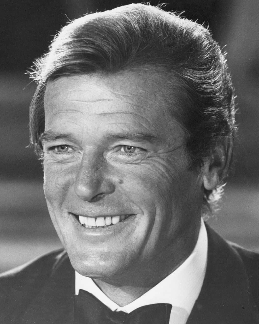 James Bond 007さんのインスタグラム写真 - (James Bond 007Instagram)「Remembering the irreplaceable Roger Moore who passed away on this day in 2017.」5月23日 18時00分 - 007