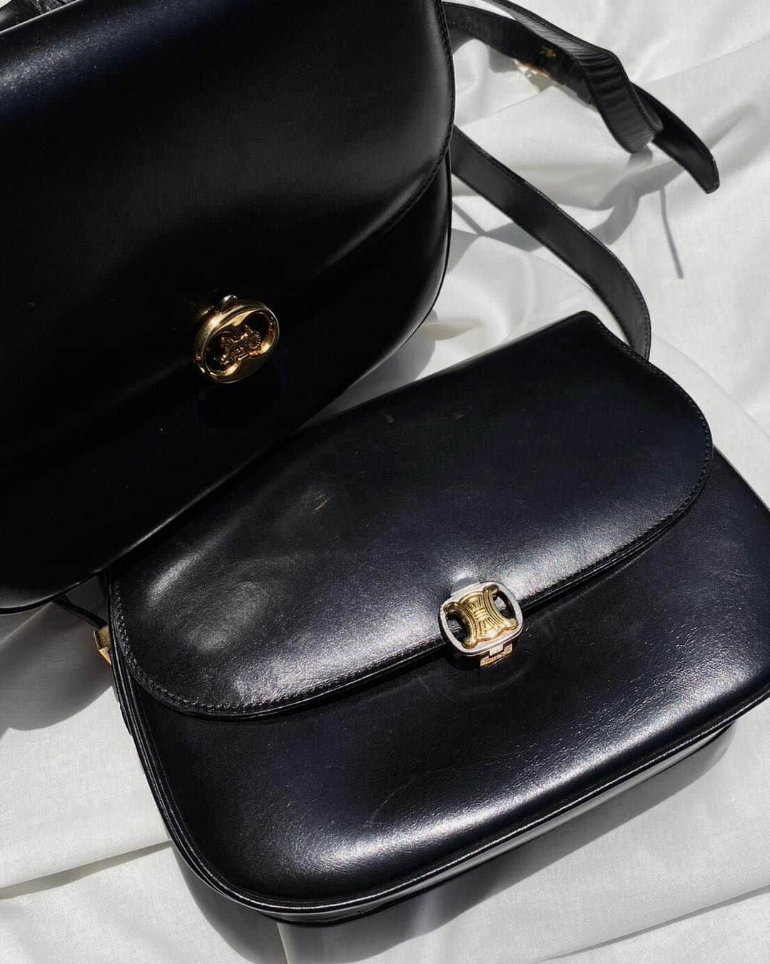 Ｈedyさんのインスタグラム写真 - (ＨedyInstagram)「. ［Left］ CELINE 馬車金具カーフレザーショルダーバッグ 品番:H23041219G  ［Right］ CELINE ブラゾン金具レザーショルダーバッグ 品番:H23050238CE  ※2点共WEB掲載予定  撮影時には透明のフィルムを敷いております。  For free overseas shipping services, please visit global website.（www.hedyjp.com）  @hedy_daikanyama @hedy_osaka_ @hedy_fashion  #hedy #hedy_japan #hedy_vintage  #vintageshop」5月23日 18時00分 - hedy_vintage