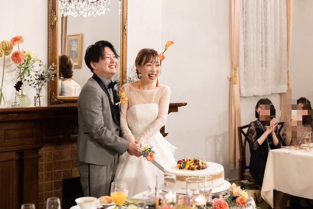神戸北野サッスーン邸のインスタグラム：「＊ @sassoon_weddingplace ・ ・ ・ 大切な方に囲まれ とびっきり最高の1日を💍 ・ ・ 唯一無二のサッスーン邸をおふたりだけで貸きり ゆっくりとお過ごしてください🍰 ・ ・ ・ サッスーン花嫁 #ブライダルフェア #サッスーン邸 #神戸北野サッスーン邸 #神戸結婚式 #北野結婚式 #北野異人館 #関西結婚式場  #貸切ウエディング #アットホームウェディング #異人館ウェディング #神戸前撮り #歴史的建造物 #アンティークウェディング #邸宅ウェディング #ガーデンウェディング #北野異人館 #おしゃれ花嫁 #少人数ウエディング #ゲストハウスウェディング#家族婚 #フォトウェディング神戸 #ガーデン」