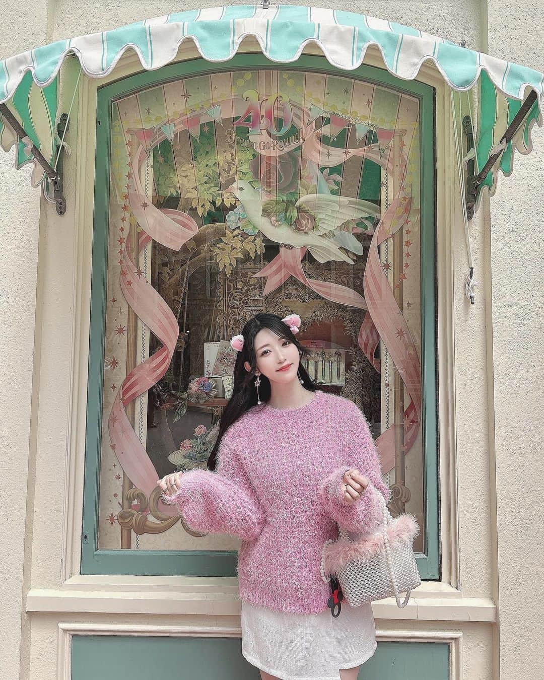 れみぱんのインスタグラム：「ディズニーランド40周年の飾り付けがどこも可愛かった💓」
