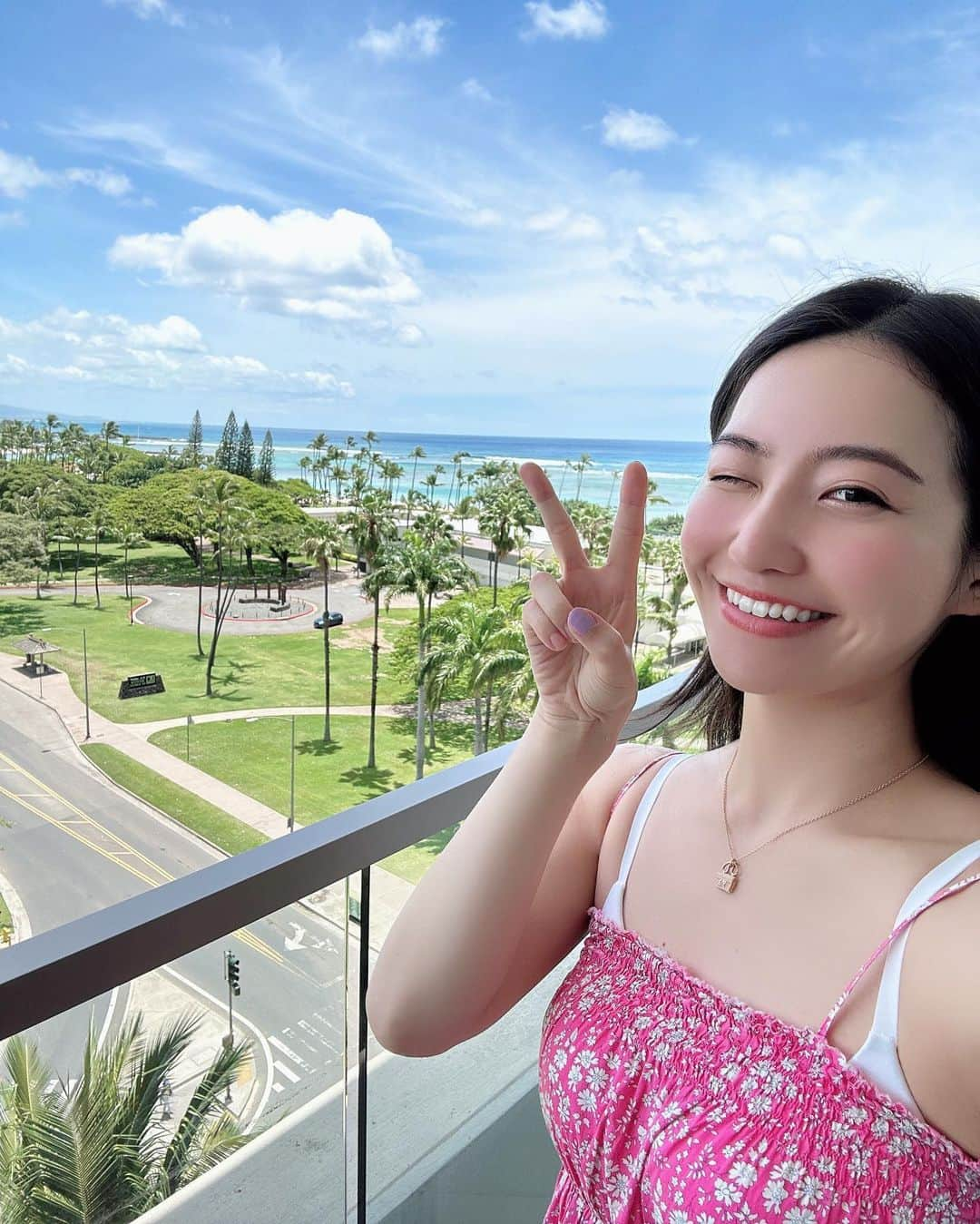 中西悠綺さんのインスタグラム写真 - (中西悠綺Instagram)「FLYING HONUでHawaiiへ✈️🌺  HONUはハワイで愛されるウミガメをモチーフにしたANA国際線の世界最大の旅客機で、機内もハワイの虹は6色って言われとるから照明も6色になっとってめっちゃ可愛い🌈  我坐世界最大客機全日空國際班機FLYING HONU飛往夏威夷啦🌴 這飛機非常大，內飾也很可愛🫶 時隔半年去的夏威夷~開心開心☺️  #hawaii #honolulu #ana #flyinghonu #ハワイ #ホノルル #フライングホヌ #夏威夷」5月23日 18時05分 - nakanishi_yuuki