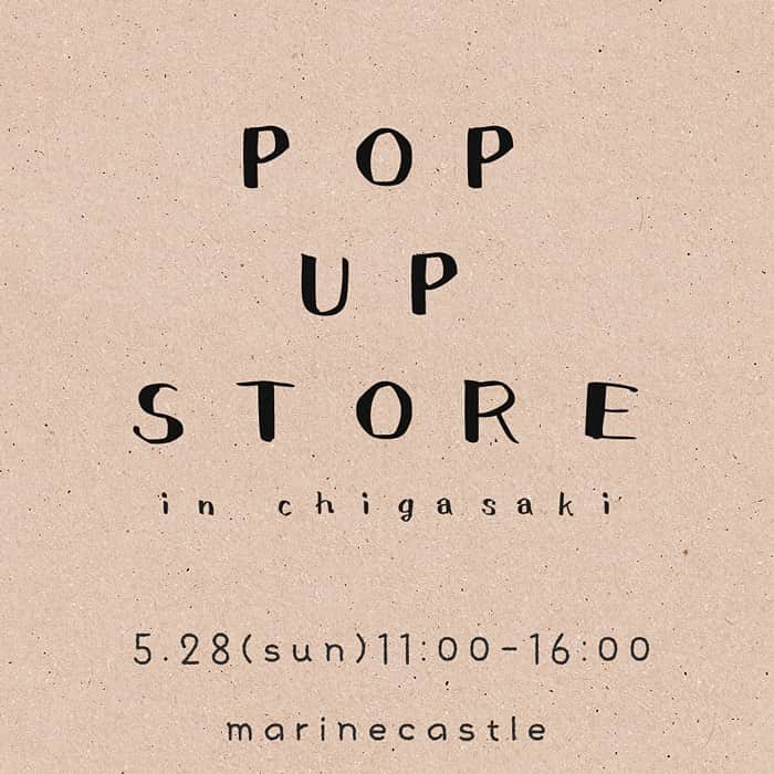 こども達をラブリーにさせる韓国子供服ですー☀のインスタグラム：「. . . . POP UP STORE In chigasaki . . 今週末5/28(sun)まで あと5日となりました！ ポップアップストアにて 販売商品を一部ご紹介いたします👒 . . . . ご来場の方にお得な値引き📣 ～～～～～～～～～～～～～～～～～～ ￥3,000以上お買い上げで￥300 OFF❗ ￥5,000以上お買い上げで￥500 OFF❗ ～～～～～～～～～～～～～～～～～～ . 当日会場にある商品を その場でご購入の方には 3000円以上の場合は300円お値引き、 5000円以上の場合は500円お値引き させていただきます。 ご用意のない商品は楽天市場にて ご購入できます。 その場合は上記と同じ内容のクーポンが ご利用できます。 . また、次回から楽天市場で使える クーポンをご来場の方限定で プレゼントいたします😍 . . その他のイベントの詳細は また次回にお知らせいたしますので お待ちください。 . . . お天気は今のところ恵まれそうですね‼ 茅ヶ崎で行われる湘南祭にお越しの際は ぜひお立ち寄りください。 お待ちしております♪ . . . . . . ・････━━━━━━━━━━━････・ Marinecastle POP UP STORE @marinecastle_kids @pomuru.bymc day:5/28(sun)11:00～16:00 place:Holiday Village カフェスペース 神奈川県茅ケ崎市円蔵1丁目19-46 ・････━━━━━━━━━━━････・ . . . . . . . #韓国子供服 #マリンキャッスル #ポップアップ #poupshop #出産祝い #女の子ママ #男の子ママ #こども服 #ベビー服 #こどものいる暮らし #保育園着 #幼稚園着 #マンスリーカード #おしゃれママさんとつながりたい #おうちスタジオ #韓国こども服 #産休 #育休 #pomuru #タペストリー #ヌビバッグ　#韓国ファッション #イブルバッグ #プチプラコーデ #赤ちゃんのいる暮らし #湘南祭 #茅ヶ崎 #湘南 #ナチュラルコーデ #マリンキャッスルコーデ」