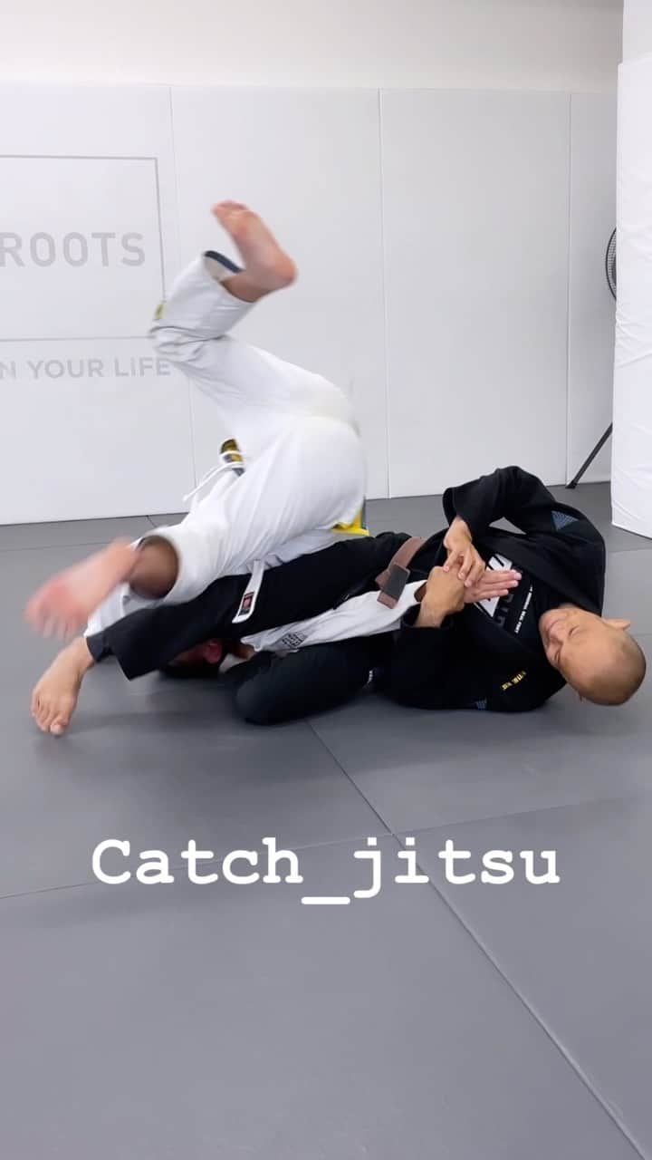 佐藤ルミナのインスタグラム：「Catch_jitsu🥋 道着を使えてませんが柔術でも使えます。  たぶん🤣  上手なカラダの使い方教えます🤙   @shooto_gym_roots 春の入会キャンペーンは今月末まで💨  #ruminasatotrainingmethod #mma #jiujitsu #kickboxing #yoga #surf #shooto #catchwrestling #movement #workout #rootsgym #身体操作 #格闘技 #柔術 #修斗 #キックボクシング #ヨガ #フィットネス #ワークアウト #筋トレ #ダイエット#小田原 #かまぼこ通り #会員募集中」