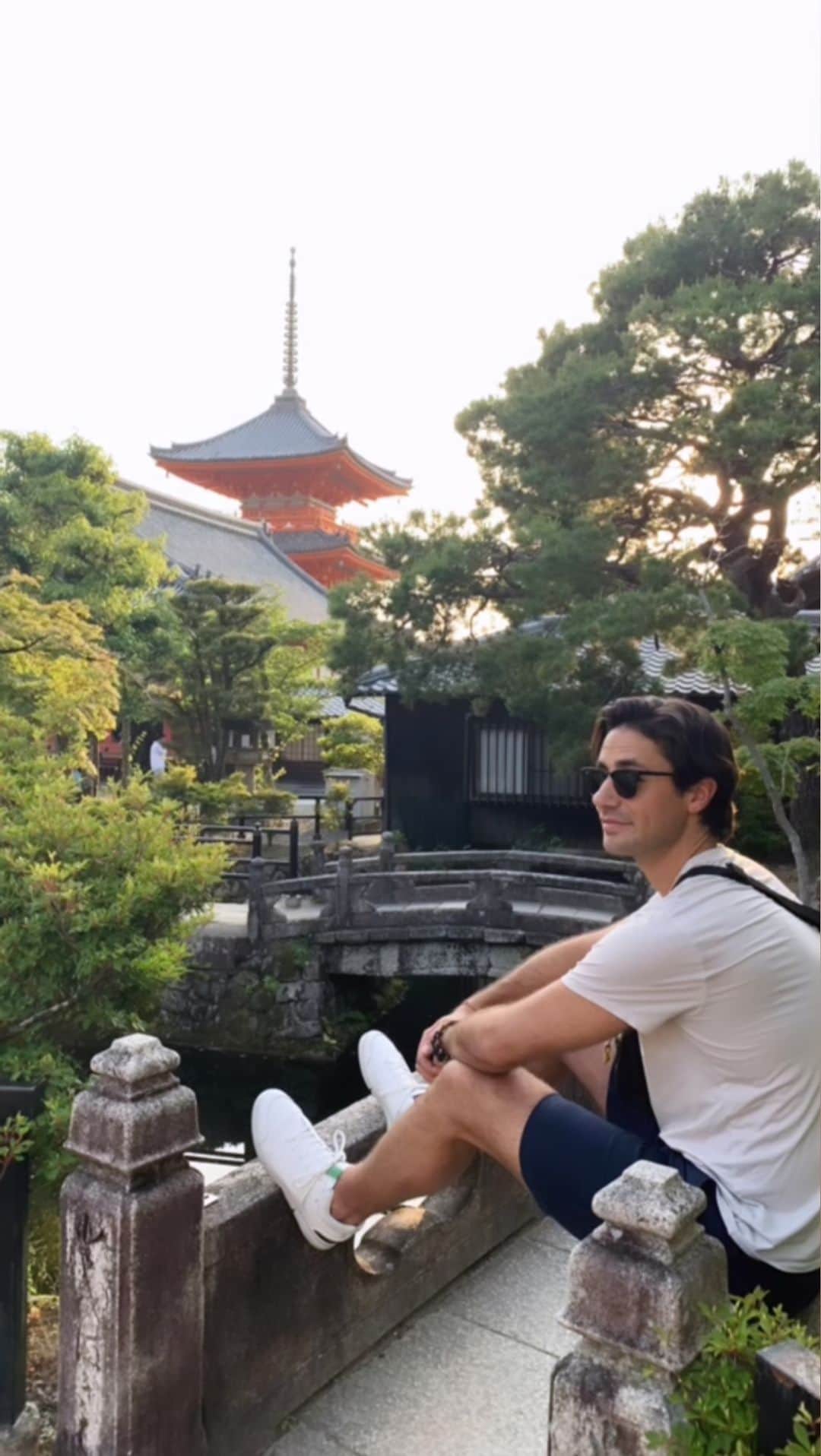 アンドリュー・ポジェのインスタグラム：「Quick dump from last week’s adventure. The balance of culture, food, friends, and fun was next level. Life is an adventure that you always need to embrace. Sometimes that’s easier than others, but with an open mind it is always fun.  Kyoto you are amazing 🤩  日本を愛しています」