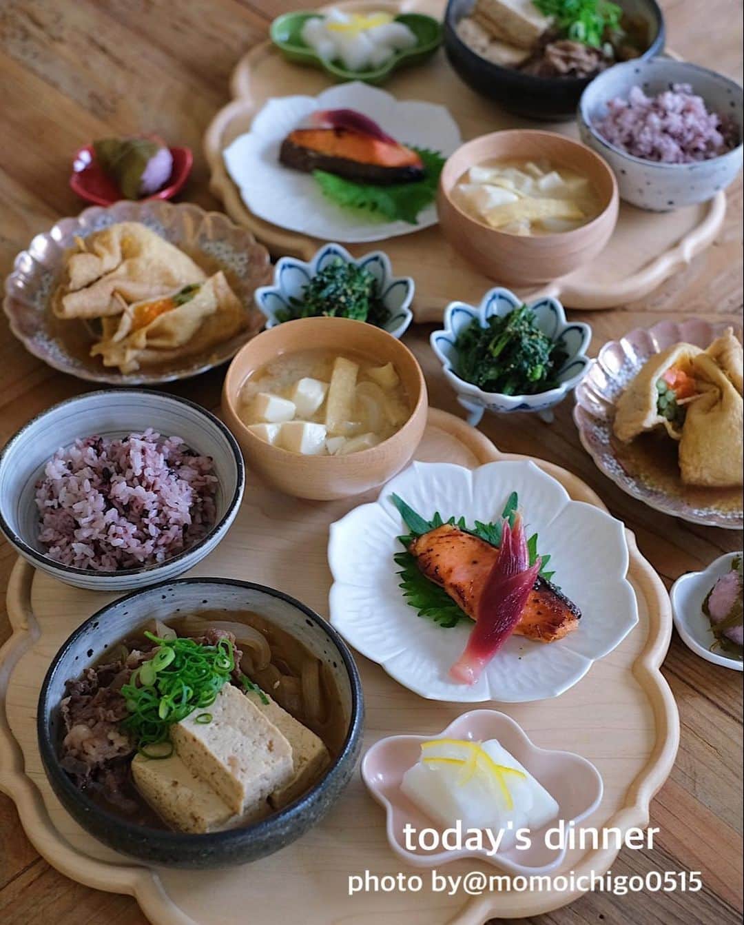 YASUKO TAKESUEのインスタグラム：「. こんばんは☺️💕. 今日の晩ごはん… . . ⭐️肉豆腐 ⭐️鮭の塩麹漬け ⭐️油揚げと卵の袋煮 ⭐️春菊の胡麻和え ⭐️柚子大根 ⭐️お味噌汁 ⭐️桜餅 ⭐️黒米 . .  #晩ごはん#晩御飯#晩ご飯#夜ごはん#よるごはん#夕食#おうちご飯#うちご飯#おうちご飯lover#おうちご飯記録#食卓#手料理#手作りご飯#料理写真#器好き#器集め#献立#家庭料理#food#foodpic#foodstagram#foodphotography#followme#instagood」