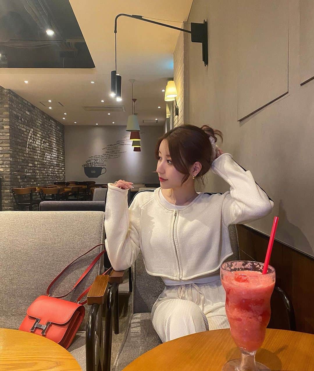小川真琴のインスタグラム：「🇰🇷🍯🤍」