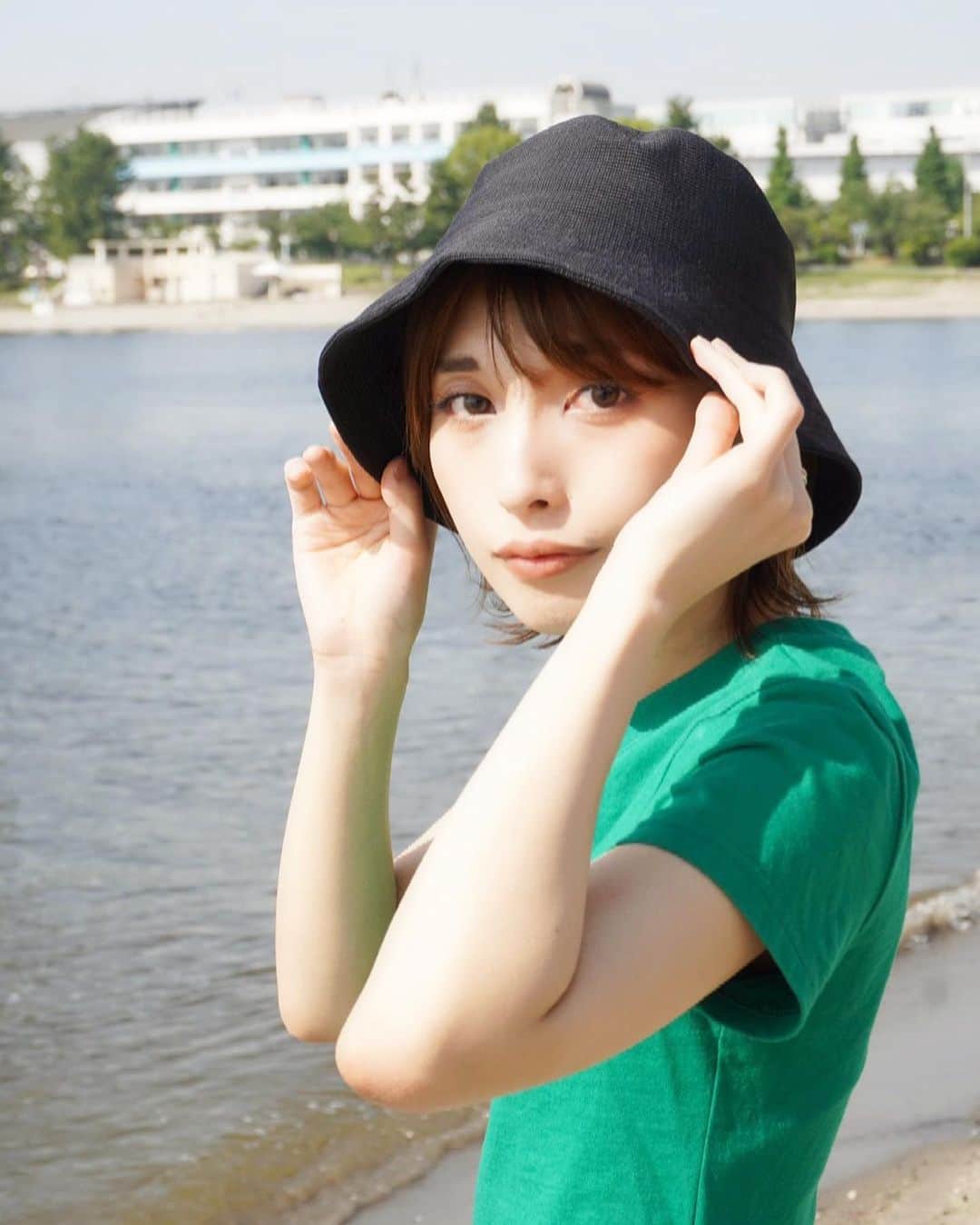 のインスタグラム：「一足早い夏を味わった日。  毎日これぐらいテカテカに晴れて欲しい〜🌞  #お台場海浜公園 #海 #お散歩   #上杉真央」