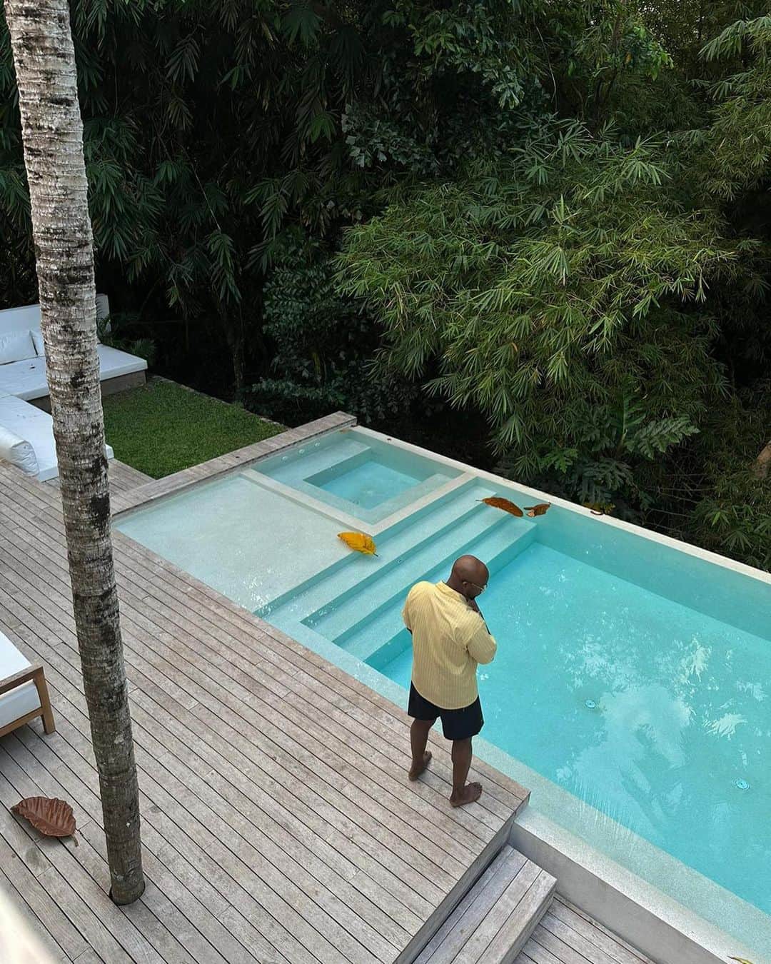 テイラー・ジェームスのインスタグラム：「Bali Boy 🇮🇩🌴🏖️🍹  📷: @_jeortiz」