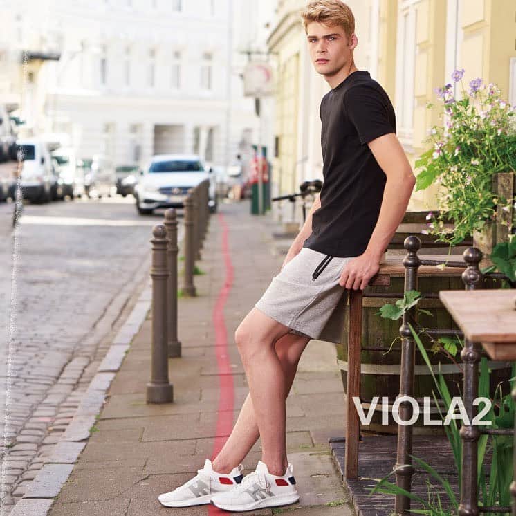 Mobus Footwearのインスタグラム：「VIOLA2 "Schuhe Fur Den Sport"シューズはスポーツの為に。 ドイツのスポーツブランドmobusよりパフォーマンスラインが登場！ 驚異的な機能を持つ特殊発泡ミッドソールがユーザーのポテンシャルを最大限に引き出します！  👟 ▶️Price:9,000 ▶️Size:40-44 ▶️Material：ニット ーーーーーーーーーーー 🔍 VIOLA2の購入はアカウントトップの（@mobusofficial）から！   @mobusshop  @mobuskyoto  @mobusnagoya  @mobusshimokitazawa #mobus #モーブス #mobussneaker #モーブススニーカー #ドイツ #mobusofficial #mobusoriginal #VIOLA2 #おしゃれさんと繋がりたい #シンプルコーデ #タウン #デートコーデ #ビジカジ #Traditional #トラディショナル #walk #kickstagram #春コーデ #コーディネート #カジュアルコーデ #スニーカーコーデ  #足元コーデ #カジュアルファッション #キックス #スニーカー大好き #シューズ #ドイツ #ブンデスリーガ」