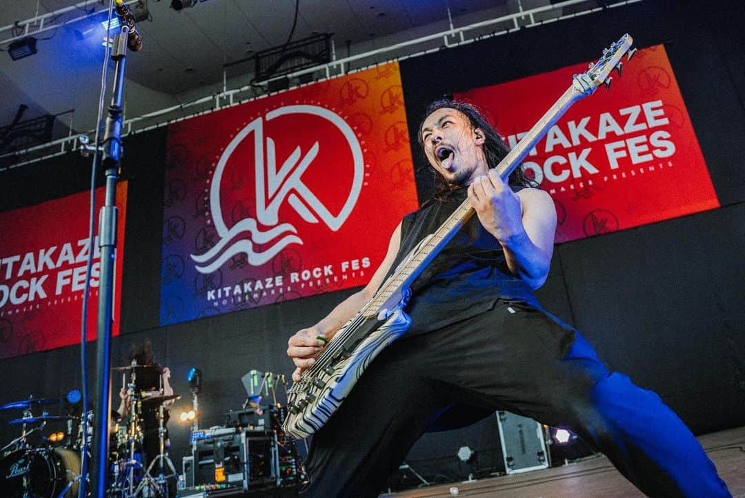 Crystal Lakeさんのインスタグラム写真 - (Crystal LakeInstagram)「. KITAKAZE ROCK FES 2023 2023.5.20 at Hokkaido, Japan  Big up to our best friends  @noisemaker_official   集まったバンド、オーディエンス全てが美しく最高の空間でした。  we'll be back soon!  photo: @seijiro243  #CrystalLake #Noisemaker #KitakazeRockFes」5月23日 18時59分 - crystallake777