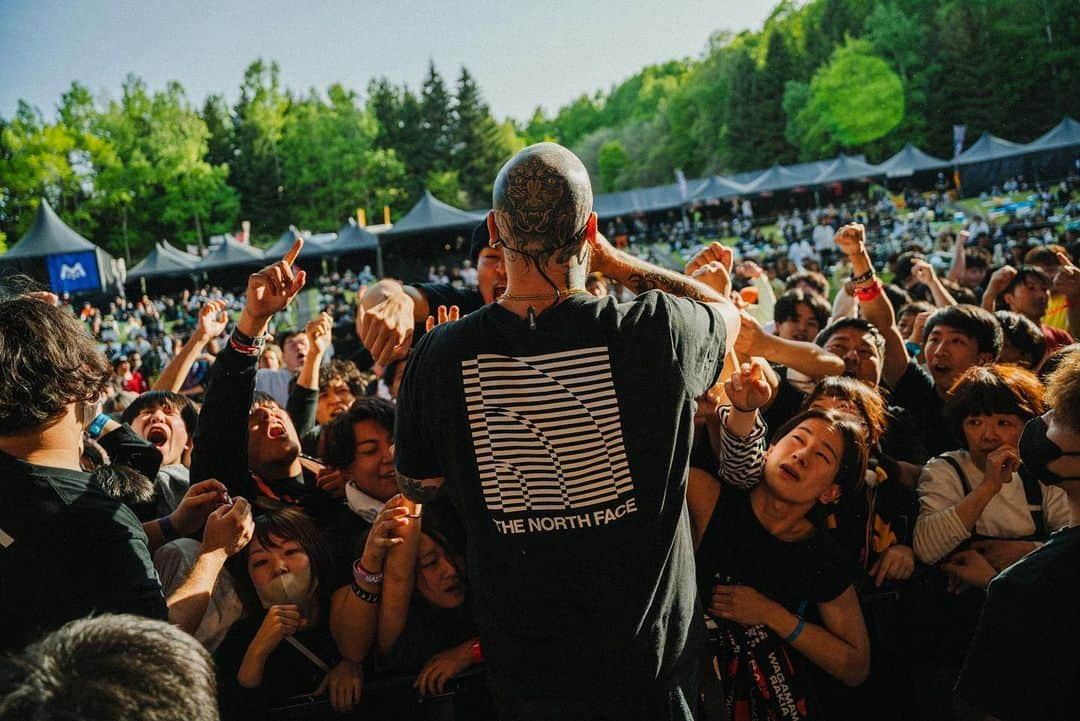 Crystal Lakeさんのインスタグラム写真 - (Crystal LakeInstagram)「. KITAKAZE ROCK FES 2023 2023.5.20 at Hokkaido, Japan  Big up to our best friends  @noisemaker_official   集まったバンド、オーディエンス全てが美しく最高の空間でした。  we'll be back soon!  photo: @seijiro243  #CrystalLake #Noisemaker #KitakazeRockFes」5月23日 18時59分 - crystallake777