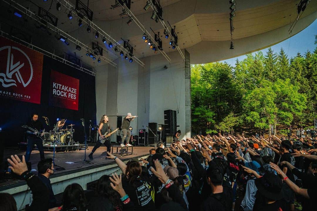 Crystal Lakeのインスタグラム：「. KITAKAZE ROCK FES 2023 2023.5.20 at Hokkaido, Japan  Big up to our best friends  @noisemaker_official   集まったバンド、オーディエンス全てが美しく最高の空間でした。  we'll be back soon!  photo: @seijiro243  #CrystalLake #Noisemaker #KitakazeRockFes」