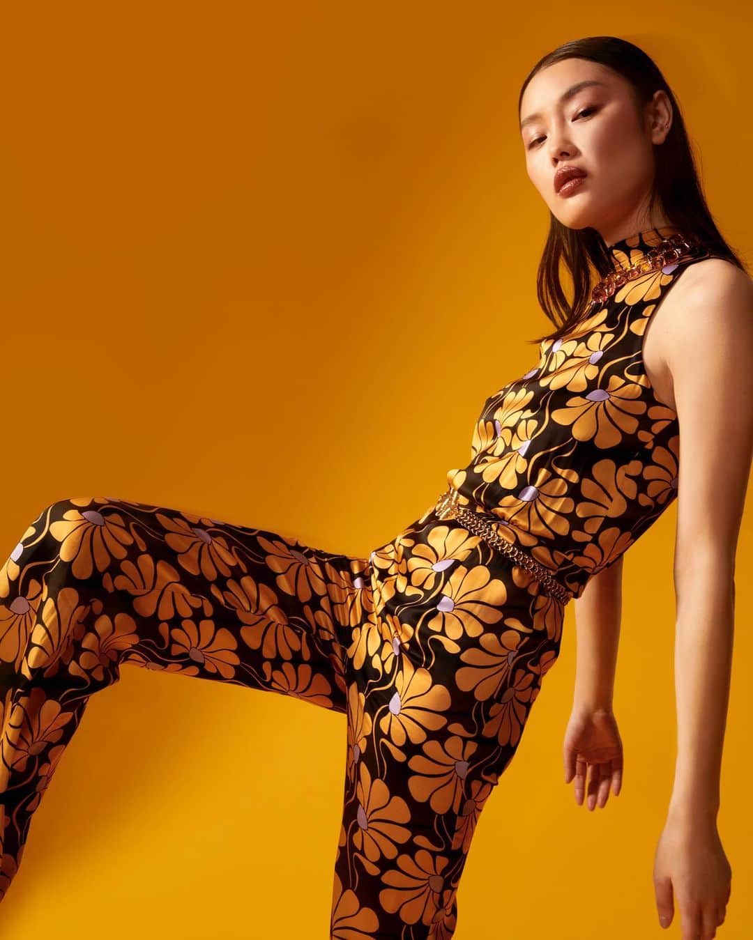 タラジャーモンのインスタグラム：「Maxi flowers are on the menu 🌼  #tarajarmon #fashion #PE23 #newin」