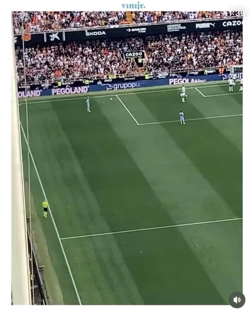 ディディエ・ドログバのインスタグラム：「This has to stop NOW ⚠️ ❗️   When will  Federations, Leagues, @uefa_official @fifa punish these clubs the way they are quick to punish players when they refuse to stand for  a community that is against their beliefs for example?  We’ve had all the talking, the outrage, the kneeling, the statements NOW WE NEED THE ACTIONS!!!!! Is the fight for equality not for all ??? I mean is the fight against racism not important enough?   You can’t hide the sun with the hand,  keep on shining bro @vinijr we stand  TOGETHER in this 💪🏾🙏🏾」