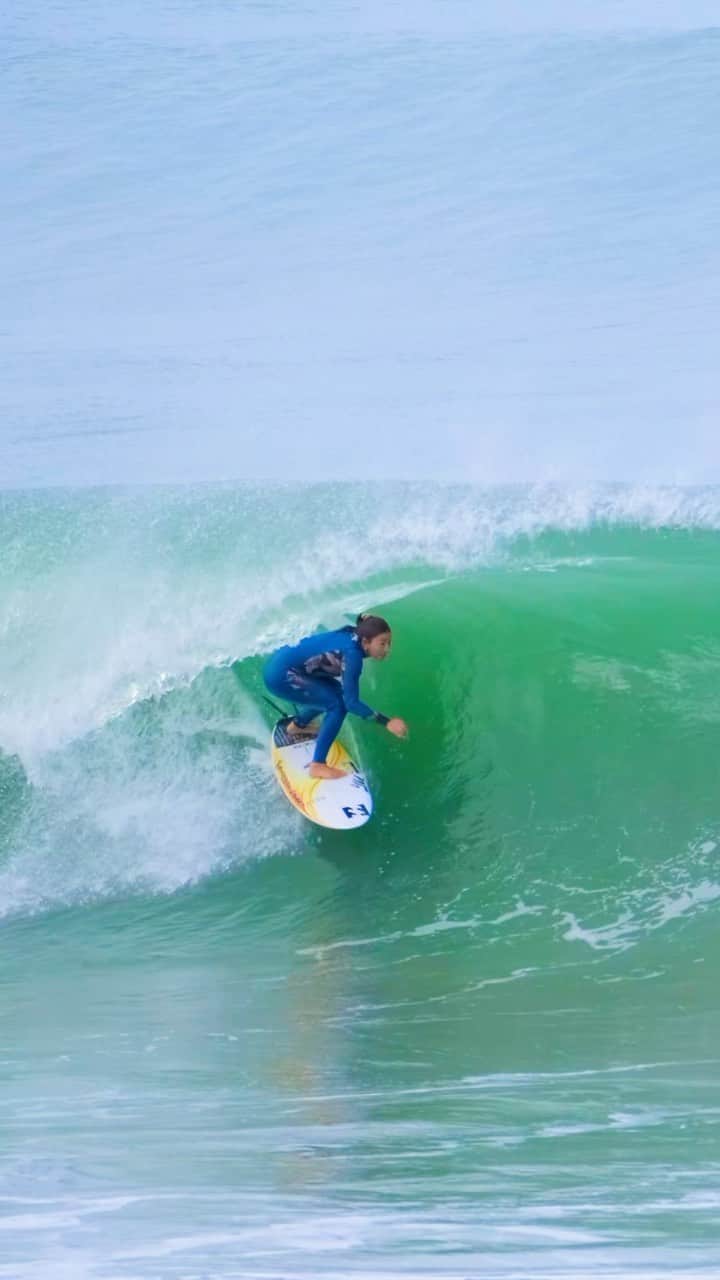 のインスタグラム：「Last weekend🦋  📹🪄 @hefty_beef   @billabongwomensjp @billabongwomens @niketokyo @hlna.jp @fcs_japan @whitebuffalo_official @alliepr_jp @yogiteajp #yusurfboards #aerotech」