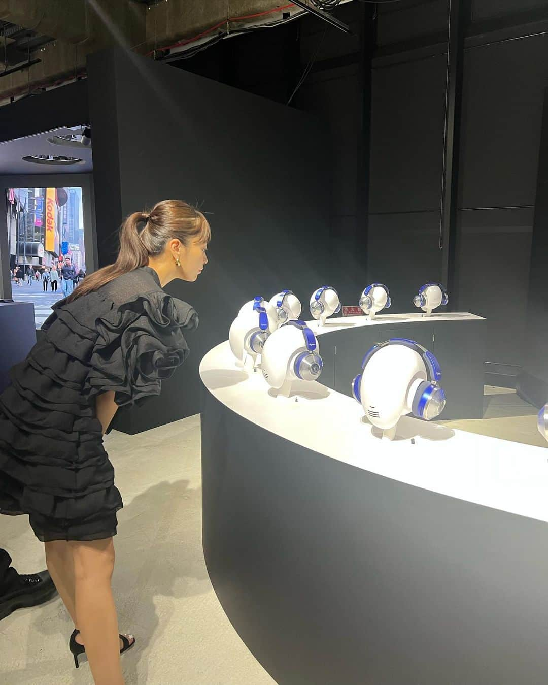 近藤千尋さんのインスタグラム写真 - (近藤千尋Instagram)「DYSON JAPAN 25th Anniversary  Preview Event@JING 🫶🏻💓  ダイソンの最新テクノロジーが いち早く体験できるポップアップイベント❗️  Dyson Launch Pad  ダイソンの出発点に 一足先に参加してきました🥹💓  製品の研究開発過程も知れたり 楽しい体験でした😘🤍  皆さんも原宿にぜひ 遊びに行ってみてね🫡🤍  詳細です⬇️  【日時】5月24日(水) - 5月28日(日)  11:00am -20:30 【会場】原宿ジング (jing) 東京都渋谷区神宮前6丁目35-6 ●入場 : 入場無料 / 一部予約制  @dyson_jp @dysonhair_jp  #dysonlaunchpad #Dyson360VisNav  #ロボット掃除機 #DysonZone #pr」5月23日 19時11分 - chipichan.1215