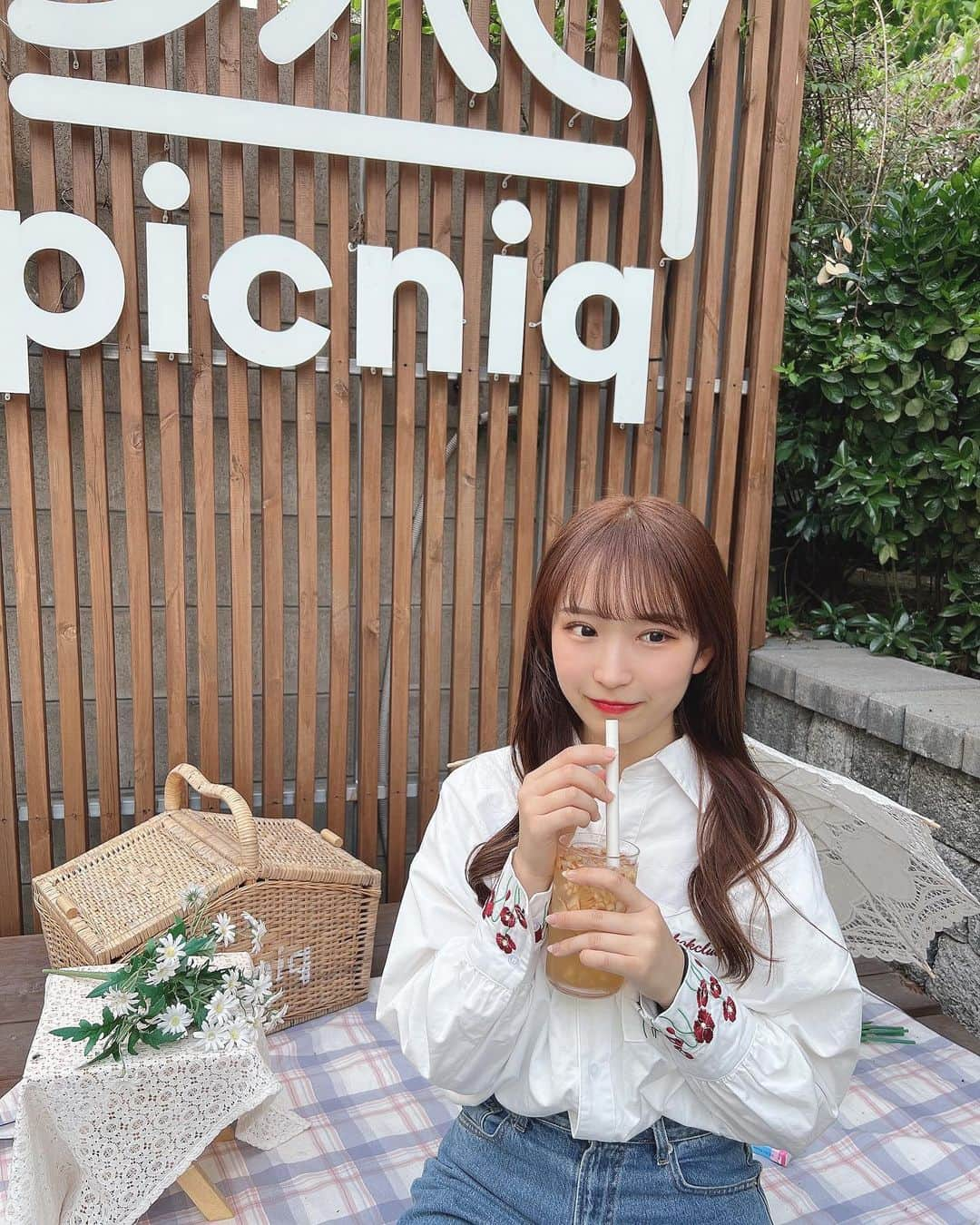 ゆわのインスタグラム：「.  弘大と新村の間にある 京義線森の道にあったカフェ picnic🌼  パンケーキが めちゃうまでした  #韓国 #韓国カフェ #弘大カフェ #ホンデカフェ」