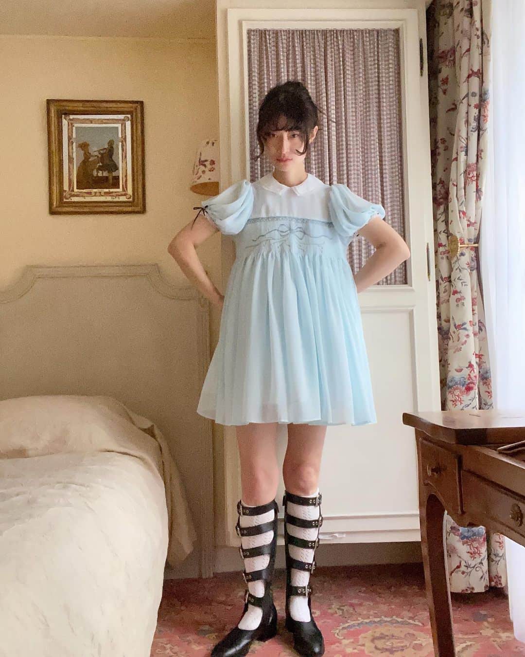 小藪奈央のインスタグラム：「. @nu_uniform heirloom smocking collection   5/28のflea market(pop up)で先行オーダー開始します。 こちらはブルマ付き。スモッキングの刺繍は刺繍作家さんにお願いしています。 サンプルをご試着頂けます。  イベントのご予約はこの後21:00になりましたらbio欄にlinkを載せます✨  ヴィンテージや私物も持って行きますよ🇫🇷」