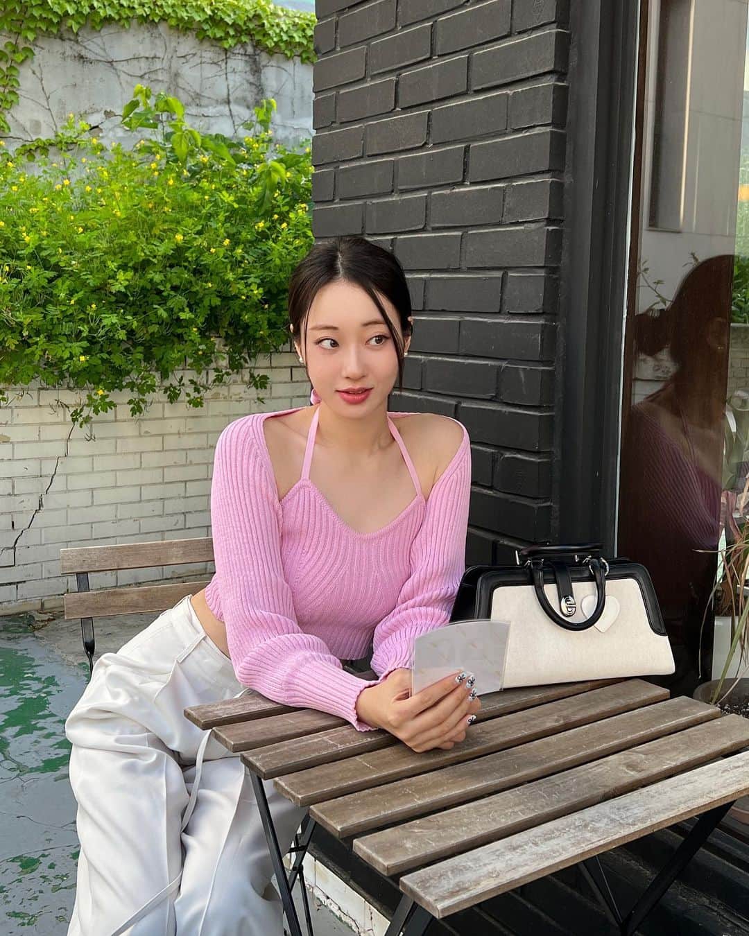 ギョンリ のインスタグラム：「펄이랑 경리단길 핫플 뿌시기..💞」