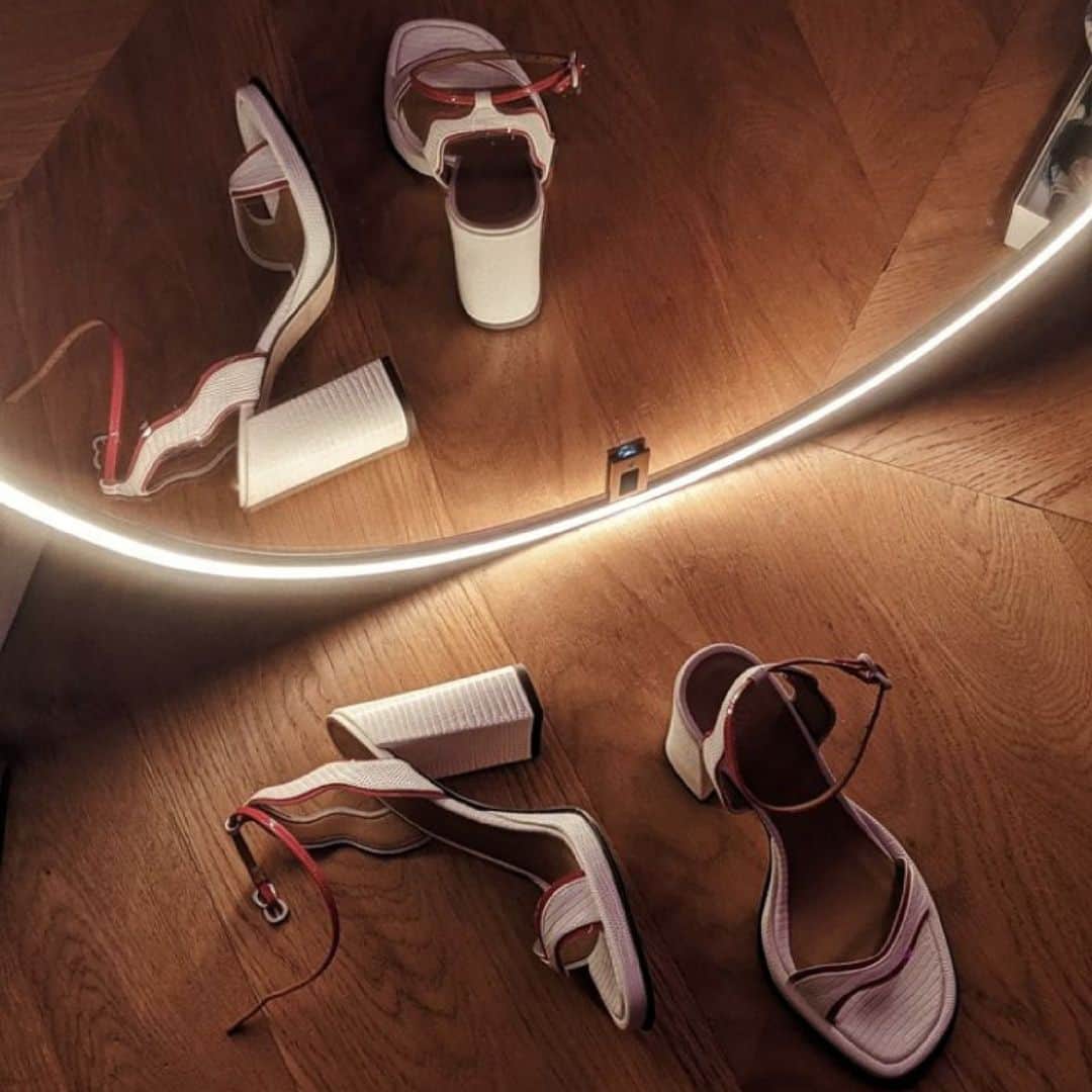 フリーランスさんのインスタグラム写真 - (フリーランスInstagram)「Red Carpet.⁠ Adoptez une allure spéciale Croisette en compagnie de la sandale LIZA.⁠ ⁠ Red Carpet.⁠ Look French Riviera ready with the LIZA sandal.⁠ ⁠ Collection available in stores #parisruedufour #cannes #lyon #lille #bordeaux #sainttropez #montpellier #toulouse #strasbourg #deauville #biarritz #aix #rouen #bruxelles #marseille #galerieslafayettehaussmann #printempshaussmann #lebonmarchérivegauche #printempsparlyII #printempslesterrassesduport #printempslille #printempsvélizyII #galerieslafayettelapartdieu #lasamaritaine⁠ ⁠ Repost @fannybmd⁠ ⁠ #FreeLance #SS23collection #shoes #shoesaddict #sandals #heels」5月23日 19時30分 - freelance_paris