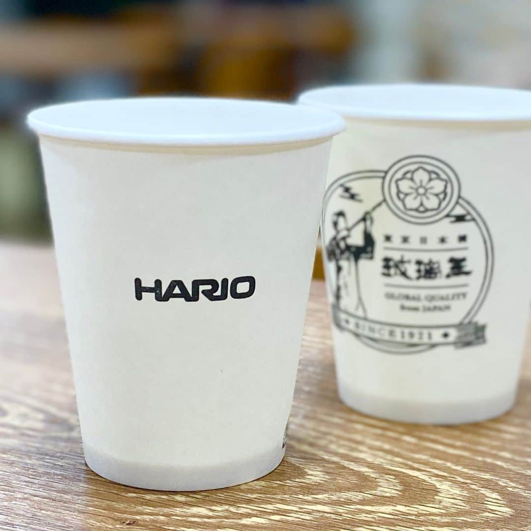 東京ベルエポック製菓調理専門学校さんのインスタグラム写真 - (東京ベルエポック製菓調理専門学校Instagram)「🧁☕️カフェビジネス科🥯🍹  本日は企業コラボでHARIOさんにお越し頂きました！  元々はビーカーなどの理化学メーカーからスタートして 今はコーヒー器具メーカーとして世界的に有名な企業です。 バリスタ世界チャンピオンが監修している機器も取り扱われてます。 今回は、様々な器具を使って、コーヒーの味の変化も分かりやすく、楽しく授業して頂きました☕️  #東京ベルエポック製菓調理専門学校  #カフェ　#おしゃれカフェ　#カフェビジネス科　#バリスタ　#カフェスタッフ　#日々の暮らし　#手作り　#手作りお菓子　#手作りご飯　#おうちおやつ　#おうちカフェ　#カフェ好きと繋がりたい  #カフェスタグラム  #カフェ部  #コーヒー #西葛西  #専門学校 #学内実習  #カフェ開業  #カフェスイーツ　#おやつ部　#洋菓子  #焼菓子  #東京　#江戸川区　#カフェプロデュース」5月23日 19時30分 - belleseika