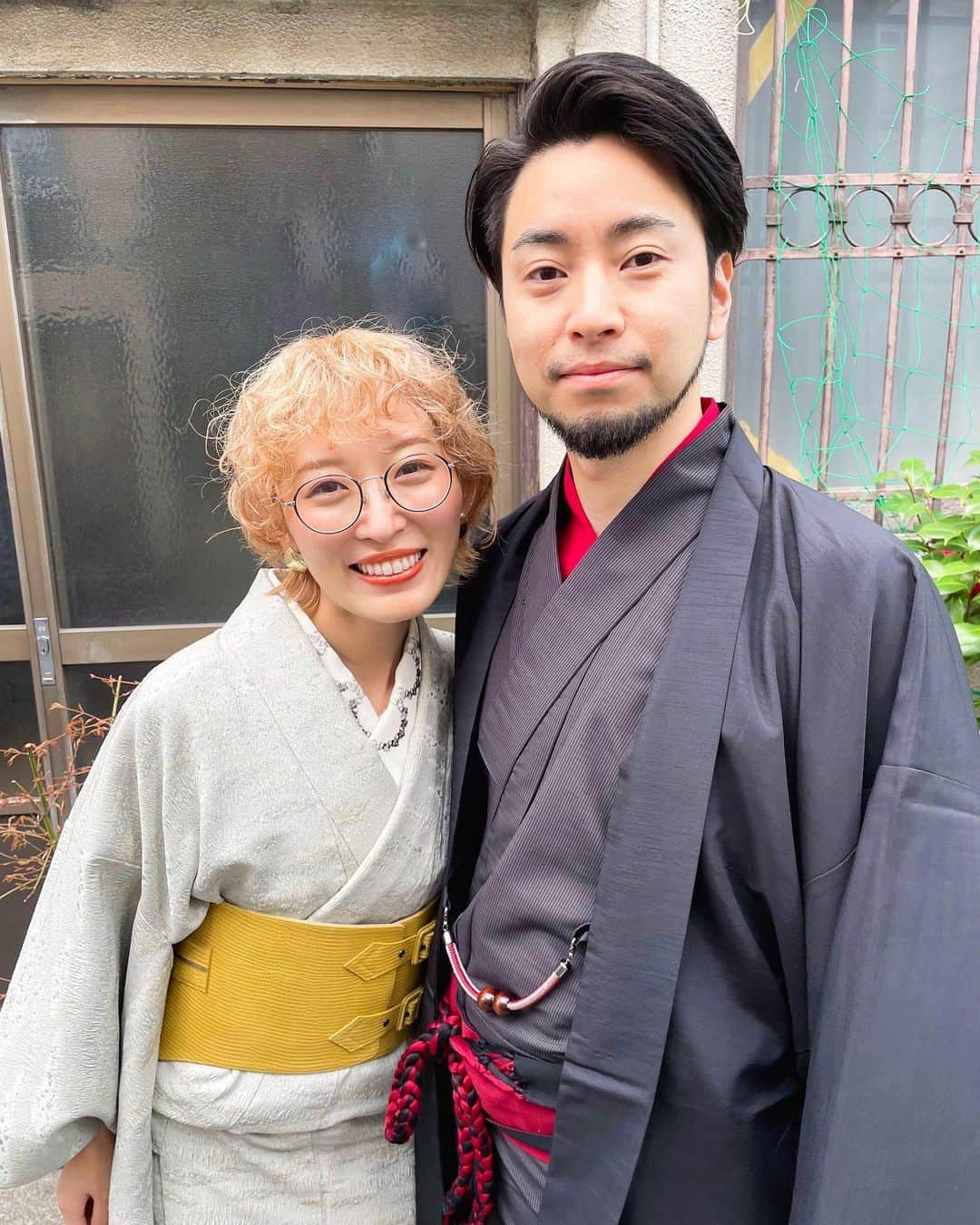 くまみきさんのインスタグラム写真 - (くまみきInstagram)「念願の夫婦で着物✌️！  むーくんのコーデは全部 @fujikiya.kimono さん！ すなおさん( @kimonosunao )のYouTube動画内で色々着させてもらってるのでメンズ着物気になる方はみてみてね😚！夏に向けて浴衣の準備もいいね〜！！  私のコーデは少し前に出したリールで詳しく紹介してるからみてみてねー✌️🧡  楽しすぎる撮影ありがとうございました😚✨  #着物 #着物コーディネート #着物コーデ #着物 #きもの #kimono  #着物女子 #kimonostyle #kimonofashion #japanesekimono #メンズ着物 #着物男子 #夫婦着物」5月23日 19時30分 - kumamiki