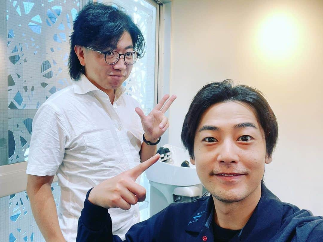 福士誠治さんのインスタグラム写真 - (福士誠治Instagram)「今日は倉田さんに次の作品のためにカットしてもらいましたぁーー  気持ちいいですね  #理容室 #KEEN #倉田さん #福士誠治」5月23日 19時43分 - seiji_fukushi