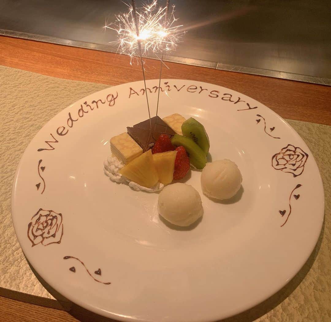 奥山レイカさんのインスタグラム写真 - (奥山レイカInstagram)「先日、結婚1周年をお祝いしてきました！ 初めてだから鉄板焼きで特別感 オマール海老、ぷりぷりでした #新宿グルメ #鉄板焼き #結婚記念日 #オマール海老 #あわび #仙台牛」5月23日 19時37分 - rks631