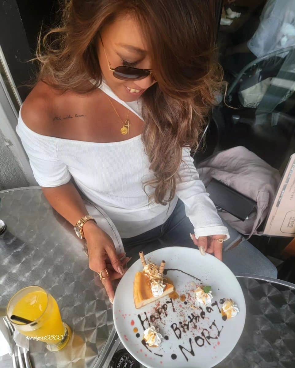 𝑵𝒐𝒓𝒊のインスタグラム：「𝑺𝒖𝒓𝒑𝒓𝒊𝒔𝒆....🎉⁡ ⁡.⁡ ⁡.⁡ ⁡.⁡ ⁡.⁡ ⁡.⁡ ⁡.⁡ ⁡⁡.⁡ ⁡.⁡ ⁡𝑻𝒉𝒂𝒏𝒌 𝒚𝒐𝒖💋⁡ ⁡@24.asami & @eriiina_98 ⁡ ⁡.⁡ ⁡.⁡ ⁡.⁡ ⁡.⁡ ⁡.⁡ ⁡.⁡ #happy #thankyou #birthdaygirl #happyday⁡ ⁡#cafe #cafelover #dessert #cheesecake ⁡#smile ⁡#誕生日 #お祝い #サプライズ #カフェ #新大久保⁡ ⁡#女子会 #ハッピー #嬉しい #スイーツ #チーズケーキ⁡ #デザート ⁡#プレート #最高 #友達 #大好き⁡ #ありがとう ⁡#カフェ好き #大人女子 #休日 #甘党 #ヘアスタイル」