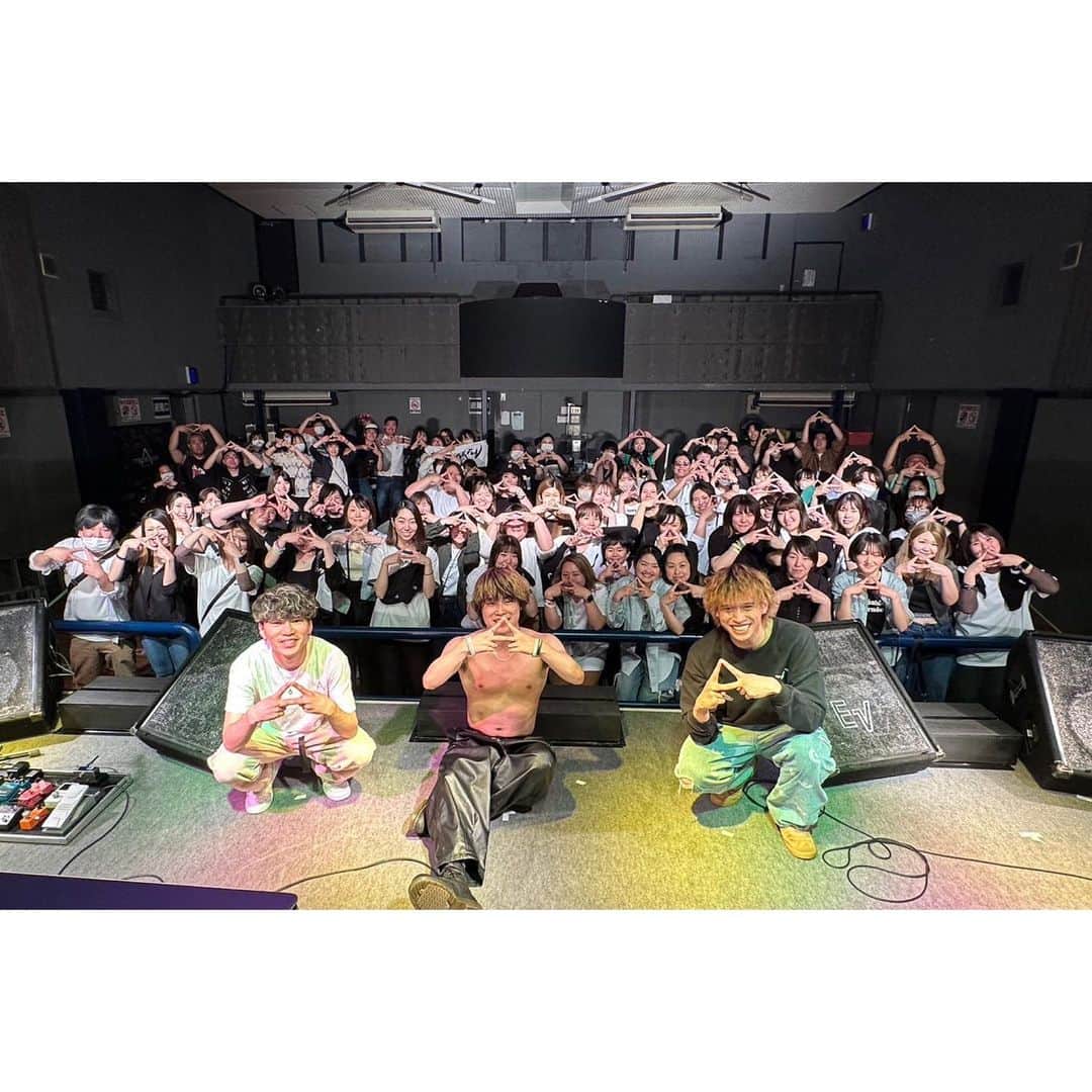 TENSONGのインスタグラム：「2023.05.21(Sun) No.38-山形・山形ミュージック昭和Session  ／ Thank you 山形🔥 ＠山形ミュージック昭和Session ＼  山形県有難うー‼︎ アカペラ始まり久しぶりで中々緊張しましたわ〜🫨 最後の最後に爆上がりでアンコールもみんなで歌えて気持ち良かったです‼︎ 東北ラスト感謝です🙏  @drugpenguin  @miken_kentaro_miura   NEXT▶千葉 06/02(FRI)@柏PALOOZA  #らいぶ #TENSONG #TENSONG47 #sing #song #vocal #guitar #dj #instalike #instagood #instagram #music #JUSTFORFUN #LIVE #全国47都道府県ツアー #対バン #新曲 #コイビトミマン」