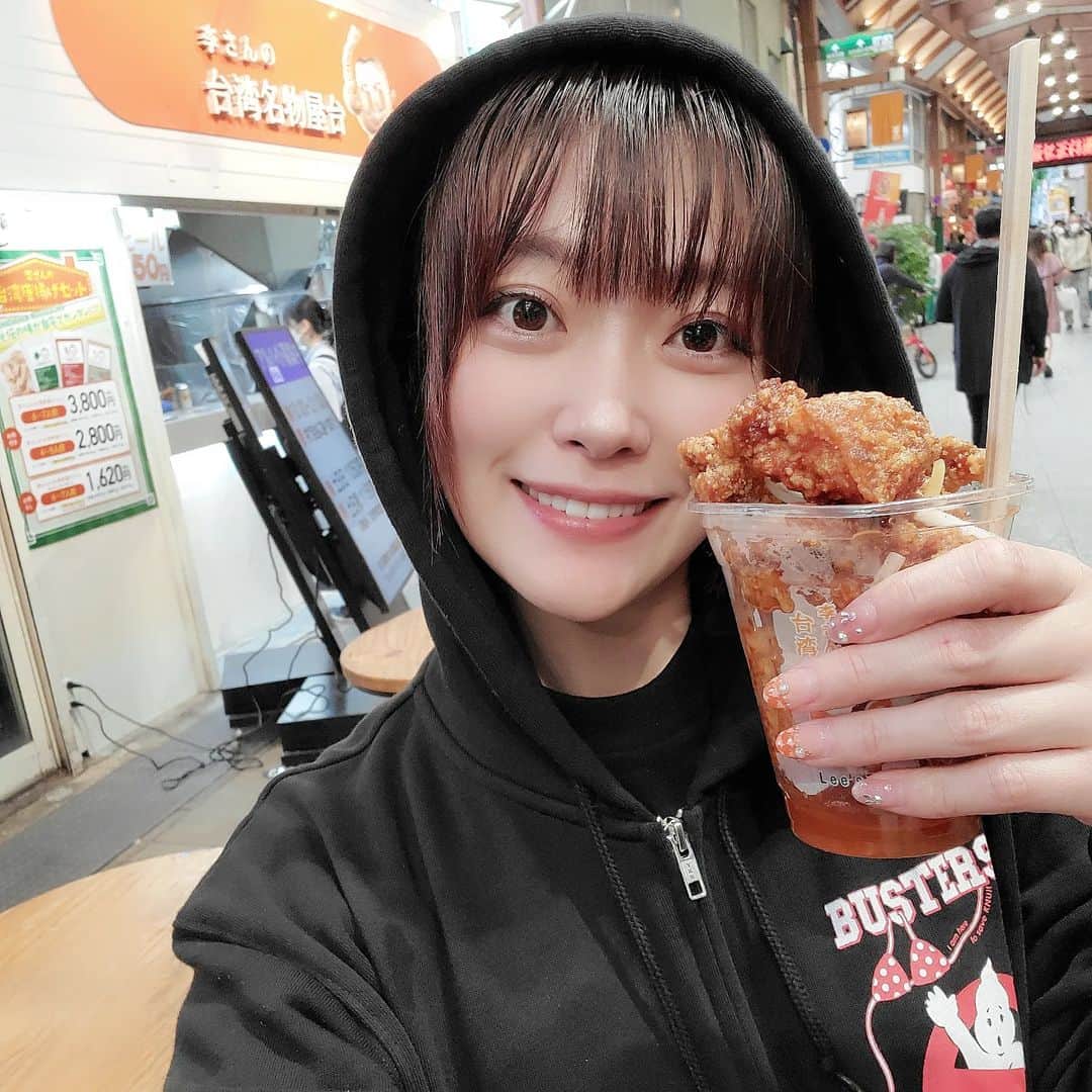 のインスタグラム：「名古屋でライブ行ったとき、大好きな唐揚げたくさん食べられた🧡🧡🧡」