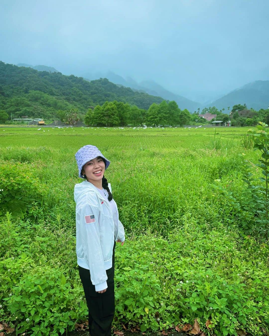 カレン・チェンのインスタグラム：「look at all those chickens 🎣」