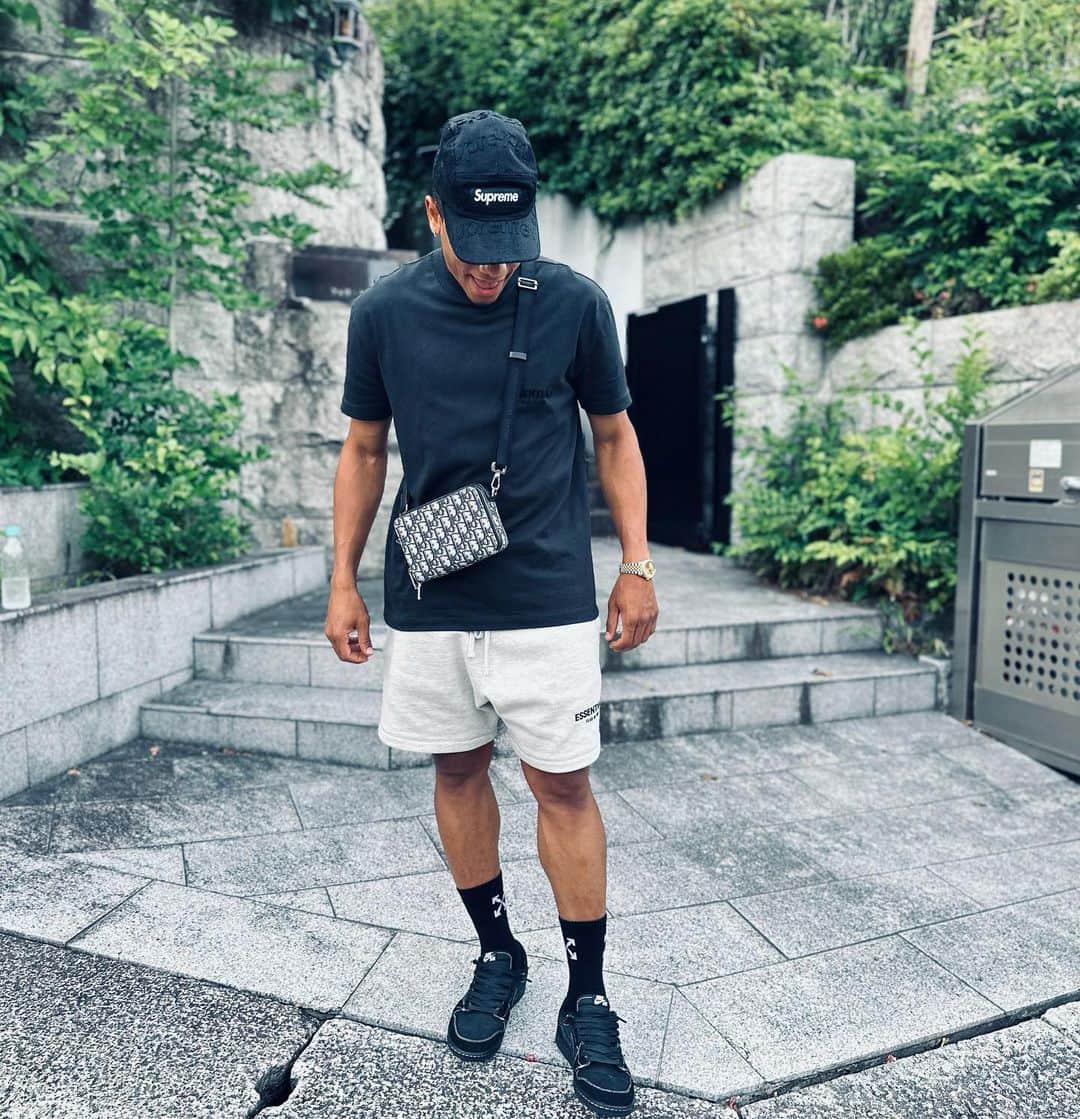 のインスタグラム：「👟😍 #travisscott  #blackphantom  #aj1」