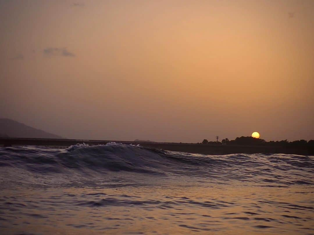 松下信治さんのインスタグラム写真 - (松下信治Instagram)「Breathtaking sunset 🏄」5月23日 20時27分 - nobu_mat13