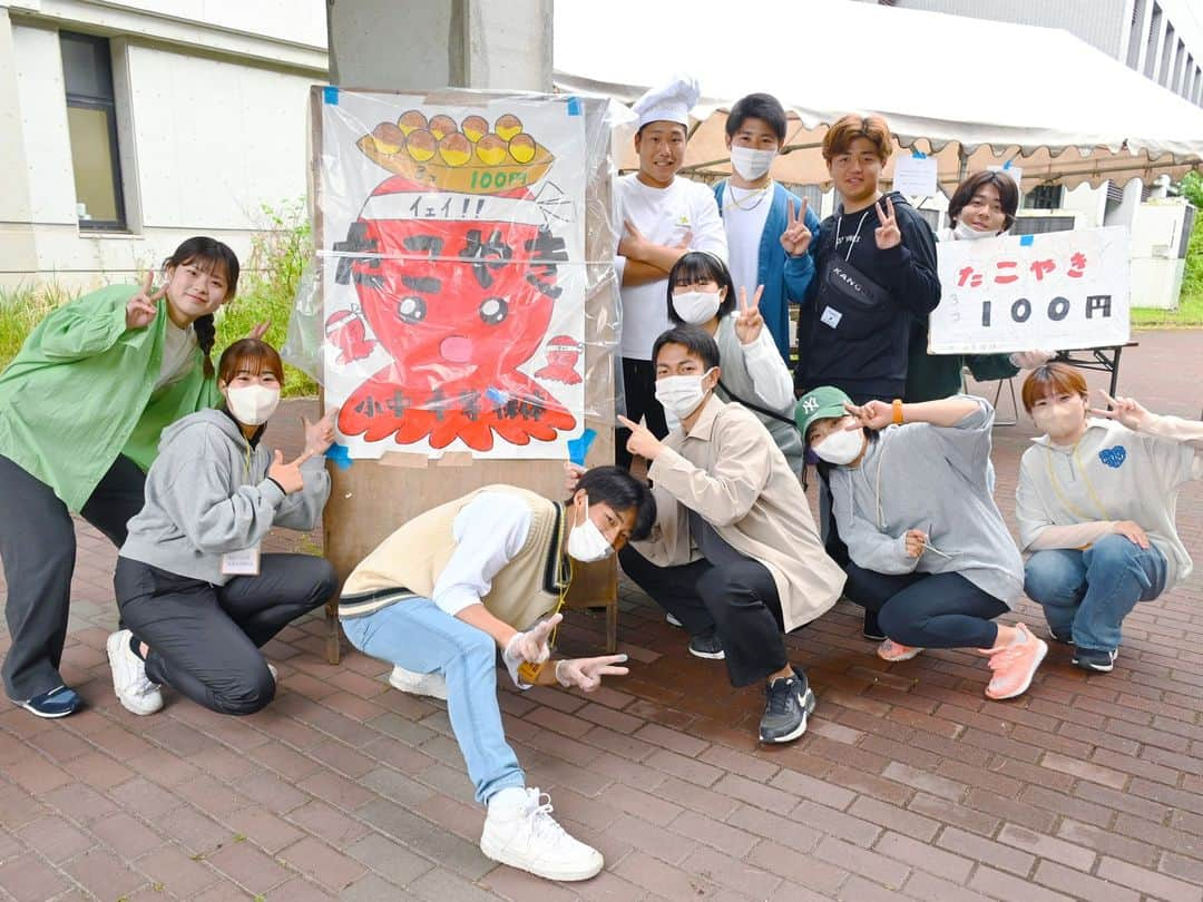 大阪教育大学のインスタグラム：「五月祭その5。  #公式インスタグラム #国立大学 #大阪教育大学 #大教 #大教大 #OsakaKyoikuUniversity #OKU #人にまっすぐ。 #教員養成 #教育協働 #柏原キャンパス #大学祭 #学園祭 #五月祭 #新入生 #キャンパスライフ #模擬店 #屋台」