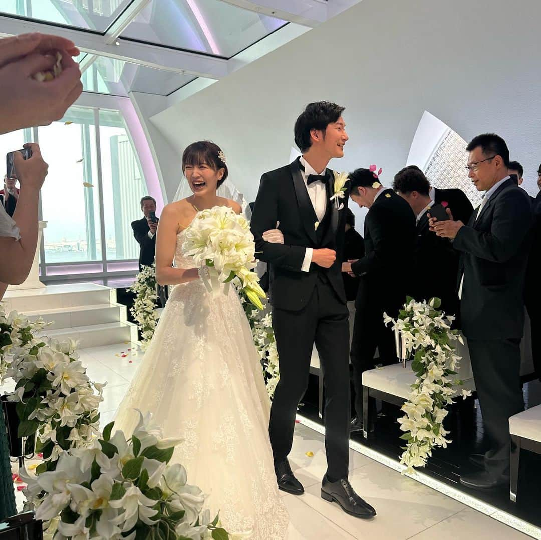 田原愛里のインスタグラム：「れいさん、ご結婚おめでとうございます💓💓 とっても綺麗でした🥹🥹  そして、たくさんお世話になりました😭💓 これからもキラキラ輝くれいさんでいてください😊 懐かしい写真と共に…📸  #pfuブルーキャッツ  #pfubluecats  #なべやゆりえ  #鍋谷友理枝  #ご結婚おめでとうございます」