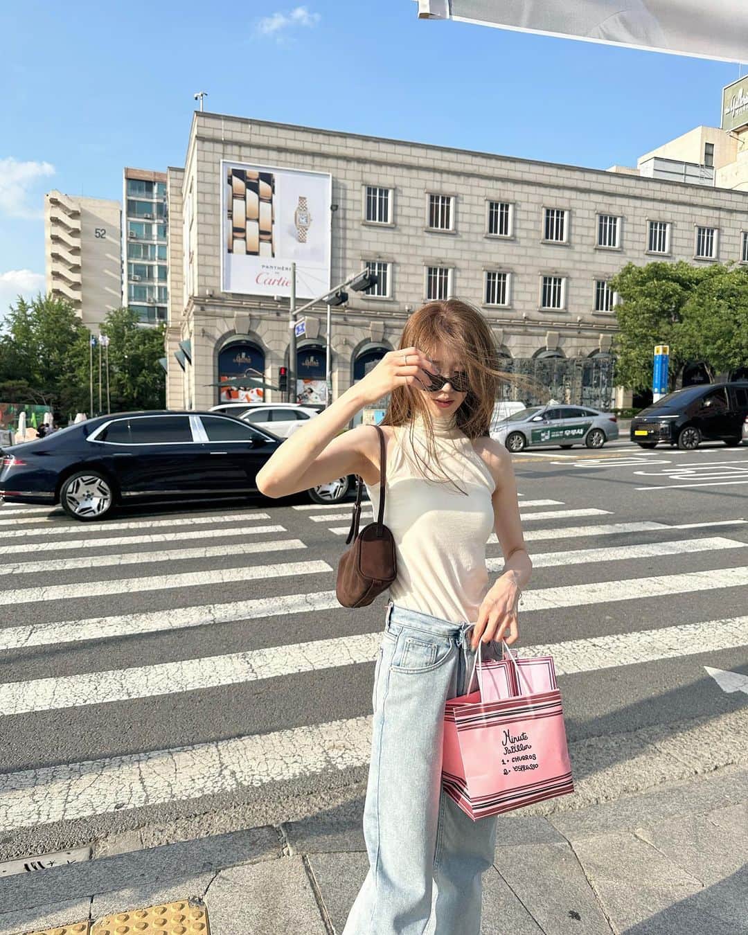 i am aiのインスタグラム：「3年とちょっと🤏🏻, とっても恋しかったseoulへ🥹♥️🇰🇷  ㅤㅤㅤㅤㅤㅤㅤㅤㅤㅤㅤㅤㅤ  ①夏日和続きで最高だったseoul ㅤㅤㅤㅤㅤㅤㅤㅤㅤㅤㅤㅤㅤ ②miumiuのかわちい重鎮🫎❤️ ㅤㅤㅤㅤㅤㅤㅤㅤㅤㅤㅤㅤㅤ ③だいすきな朝ごはんsets🥣 ㅤㅤㅤㅤㅤㅤㅤㅤㅤㅤㅤㅤㅤ ④歩いてるだけでわくわく！ ㅤㅤㅤㅤㅤㅤㅤㅤㅤㅤㅤㅤㅤ ⑤韓国おでんってなんでこんなに美味しいの🥹🍢 ㅤㅤㅤㅤㅤㅤㅤㅤㅤㅤㅤㅤㅤ ⑥mirror selfie🥸🪞 ㅤㅤㅤㅤㅤㅤㅤㅤㅤㅤㅤㅤㅤ ⑦안녕👋🏻ソウルタワー ㅤㅤㅤㅤㅤㅤㅤㅤㅤㅤㅤㅤㅤ ⑧withジェンドゥギ☺️🤗❤︎ ㅤㅤㅤㅤㅤㅤㅤㅤㅤㅤㅤㅤㅤ ⑨可愛いリボンたち ㅤㅤㅤㅤㅤㅤㅤㅤㅤㅤㅤㅤㅤ ⑩狎鴎亭の街並み🏰 ㅤㅤㅤㅤㅤㅤㅤㅤㅤㅤㅤㅤㅤ ㅤㅤㅤㅤㅤㅤㅤㅤㅤㅤㅤㅤㅤ ㅤㅤㅤㅤㅤㅤㅤㅤㅤㅤㅤㅤㅤ ㅤㅤㅤㅤㅤㅤㅤㅤㅤㅤㅤㅤㅤ #韓国旅#🇰🇷 #ソウル#ソウル旅行#ジェニちゃん#カロスキル#夏服#夏コーデ#コーディネート#狎鴎亭#韓国カフェ#旅行コーデ#今日の服#今日のコーデ#韓国旅行」