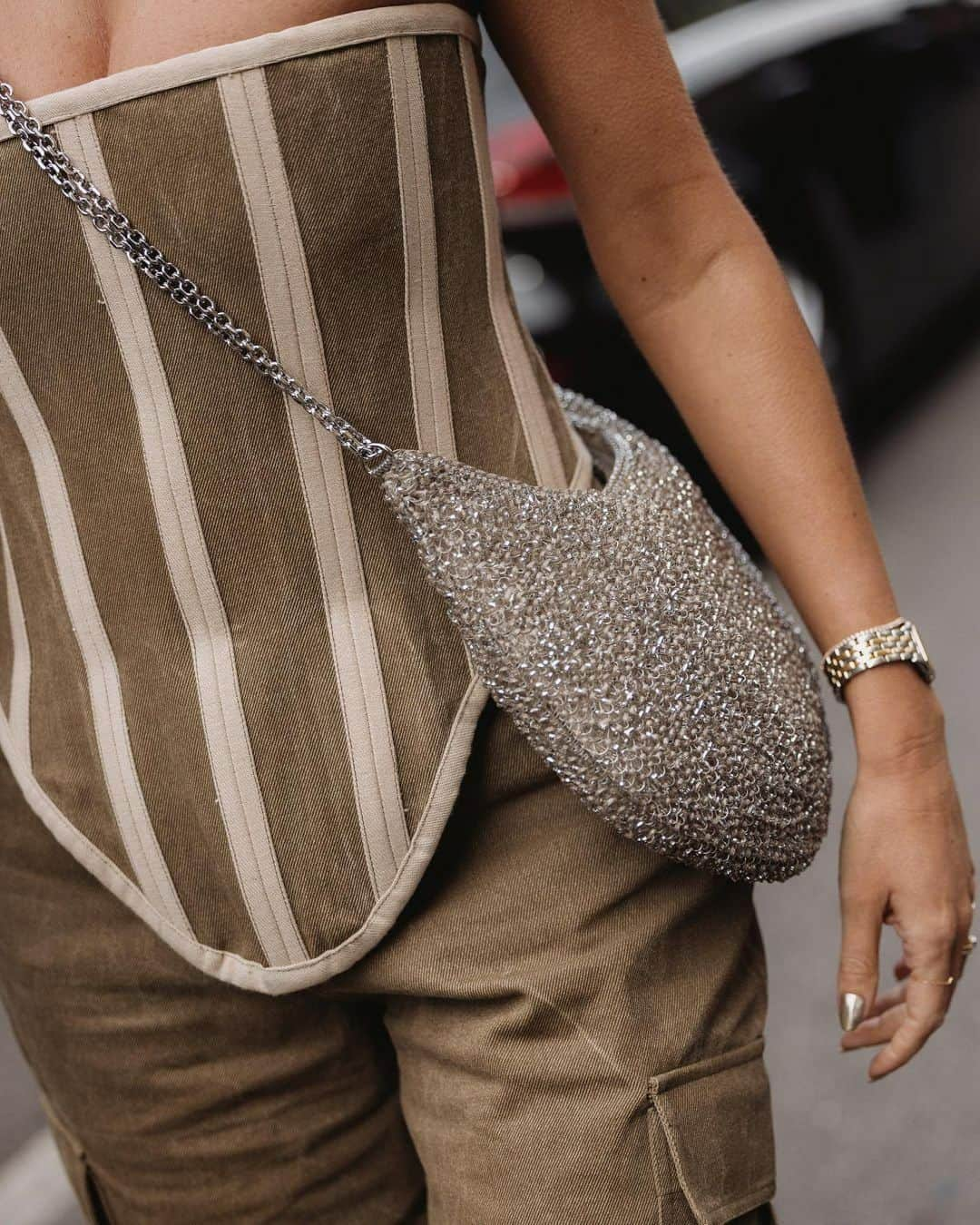 ANTEPRIMAさんのインスタグラム写真 - (ANTEPRIMAInstagram)「#Repost @marianamachado____  Spotted fashion blogger Mariana Machado styling #ANTEPRIMA FORTUNA #WIREBAG in Khakigentoto on a bustling street. The chic shiny brownish Khakigento shade match perfectly with Marina’s cool yet feminine style!  Shop the FORTUNA WIREBAG now.  #ANTEPRIMA #SpringSummer2023 #SS23 #WIREBAG #SummerBag #BeachBag #PoolBag #WaterResistenceBag #Miniature #MicroBag #MiniBag #CraftBag #CrochetBag #Handcraft #KnitBag #WorkBag #ItalianDesign #Craftmanship #アンテプリマ」5月23日 20時30分 - anteprimaofficial