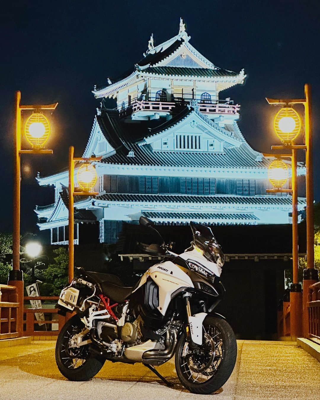 Ducati Japanさんのインスタグラム写真 - (Ducati JapanInstagram)「Multistrada Victory4キャンペーン実施中 詳細はプロフィールリンクへ #MultistradaAdventureJapan #ドゥカティ #ムルティストラーダ #清洲城 #castle」5月23日 20時31分 - ducatijapan