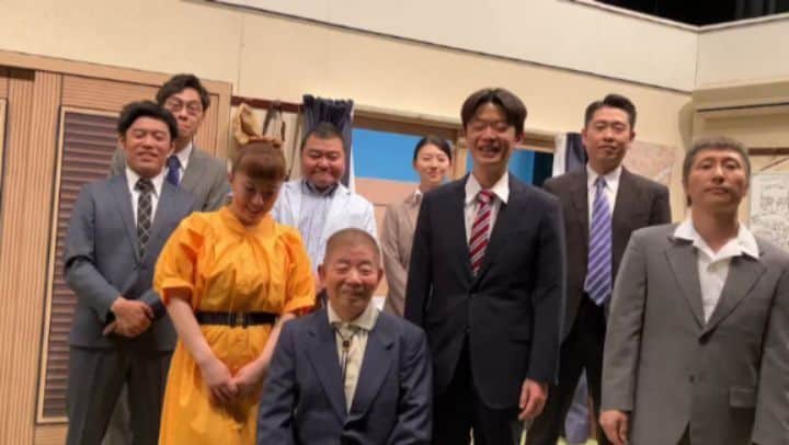 吉本新喜劇のインスタグラム：「今週の #なんばグランド花月 の新喜劇は #すっちー 座長週🍬  「刑事・須知山田、張り切って張り込み！」を5/23(火)〜5/29(月)まで上演いたします👮🚓  今回もハチャメチャな須知山田刑事🤣 無事に事件を解決できるのでしょうか？！  ちなみに皆さんは 須知山田刑事のフルネーム、正しく言えますか...？🤔  👇公演の詳細はこのURLからチェック👇 shinkigeki.yoshimoto.co.jp  #吉本新喜劇」