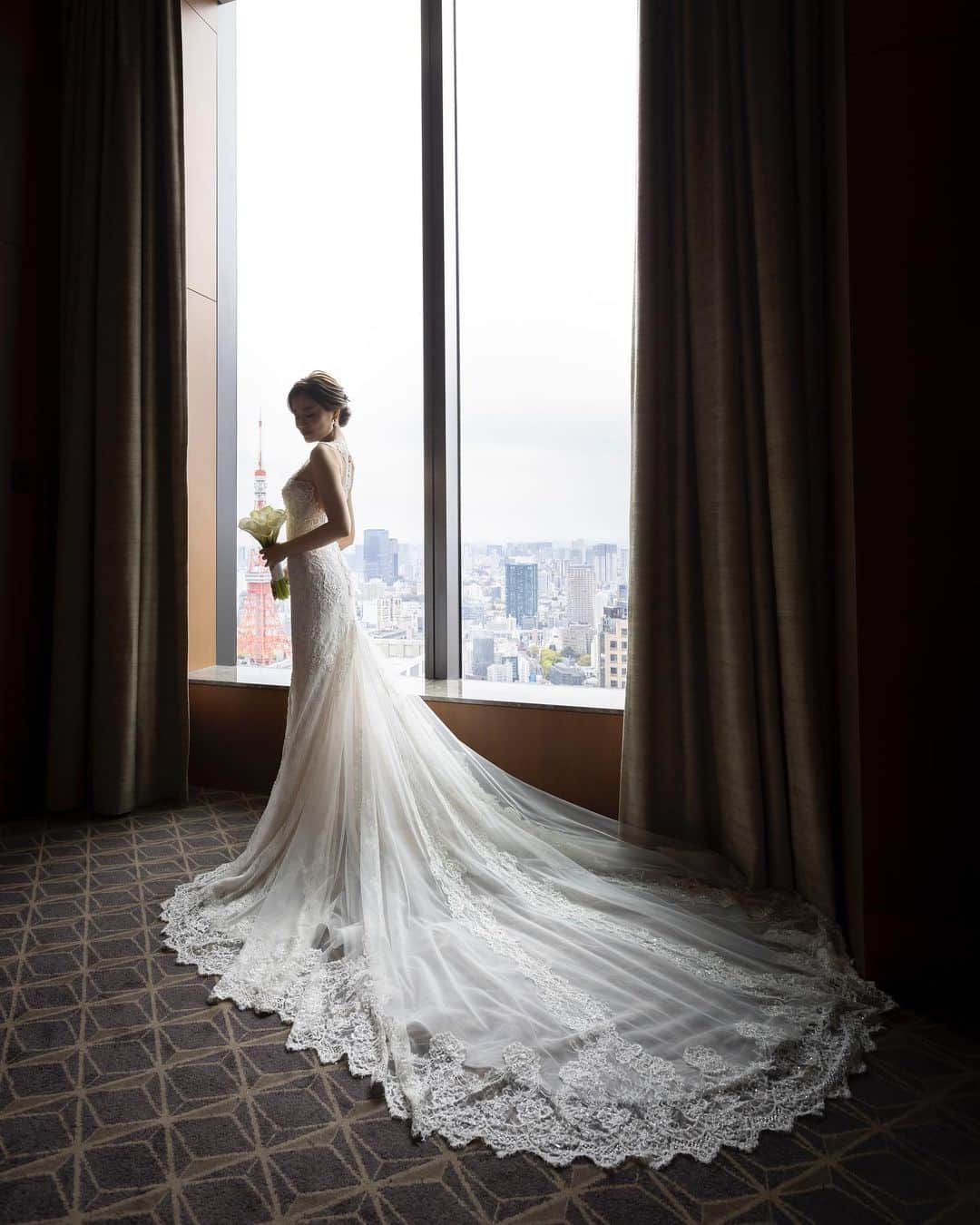 岡田沙知さんのインスタグラム写真 - (岡田沙知Instagram)「. ドレスは定番のプリンセスラインと 迷いに迷ってマーメイドに👰🏼‍♀️🤍 . #wedding」5月23日 20時40分 - sa__chi__01