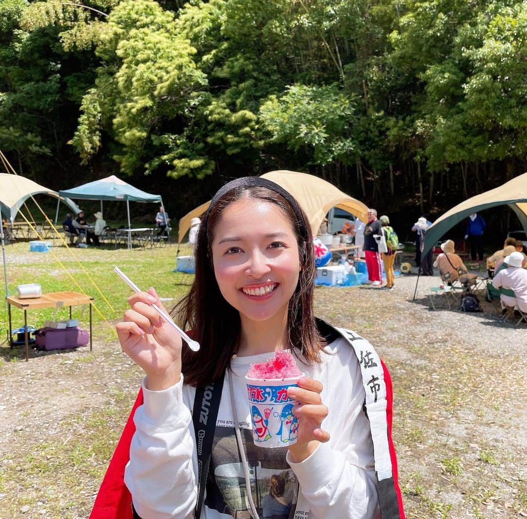 山下耀子のインスタグラム：「夏を先取り☀️🍧  今日はちょっと寒かったけど 週末の暑いカキ氷いただきました！！  やっぱ暑い日に食べるカキ氷は最高だ！！！！」