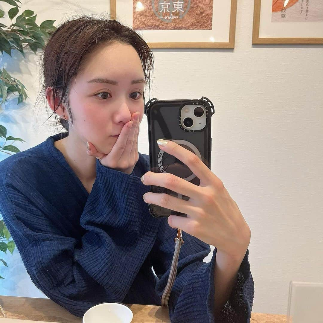 西脇梨紗さんのインスタグラム写真 - (西脇梨紗Instagram)「. ちょっと、良すぎたので記録させてください🧘🏻‍♀️ （浴上がりでぼさぼさですみません。）  私は1年ほど前くらいに酵素浴を 一度経験したことがありました。  しかし身体に独特な香りが纏わりついて ずっと取れなくて私はもう苦手で苦手で。。  しかし @kousotokyo.natura の酵素浴は ヒノキパウダーをつかっているので 嫌な香りが全くせず、、！  しかも施設内もこんなにも清潔なのかと思うほどで、 以前の酵素浴のイメージがひっくり返り🩰  酵素欲は健康維持や美容にもよく、 特に私が感じることができたのは 疲労回復と睡眠の質の高まり💆🏻‍♀️  15分、たった15分と思うかと思いますが 発汗と疲労回復がとても感じることができました💆🏻‍♀️  酵素浴気になっている方は 絶対ここを最初に訪れた方がいい😂 （私みたいに最初が良くないと 苦手意識が高まってしまうから もったいないと思いました🥹）  あ~気持ちよかった~:)  #酵素浴 #酵素 #酵素風呂 #デトックス #渋谷酵素風呂 #恵比寿酵素風呂 #サウナ女子 #サウナ #発汗 #発汗作用 #美容 #ダイエット #疲労回復 #温浴 #ヒノキパウダー #すっぴん #サウナー #サ活 #サ活女子 #温活 #温活女子」5月23日 20時42分 - risa_nishiwaki