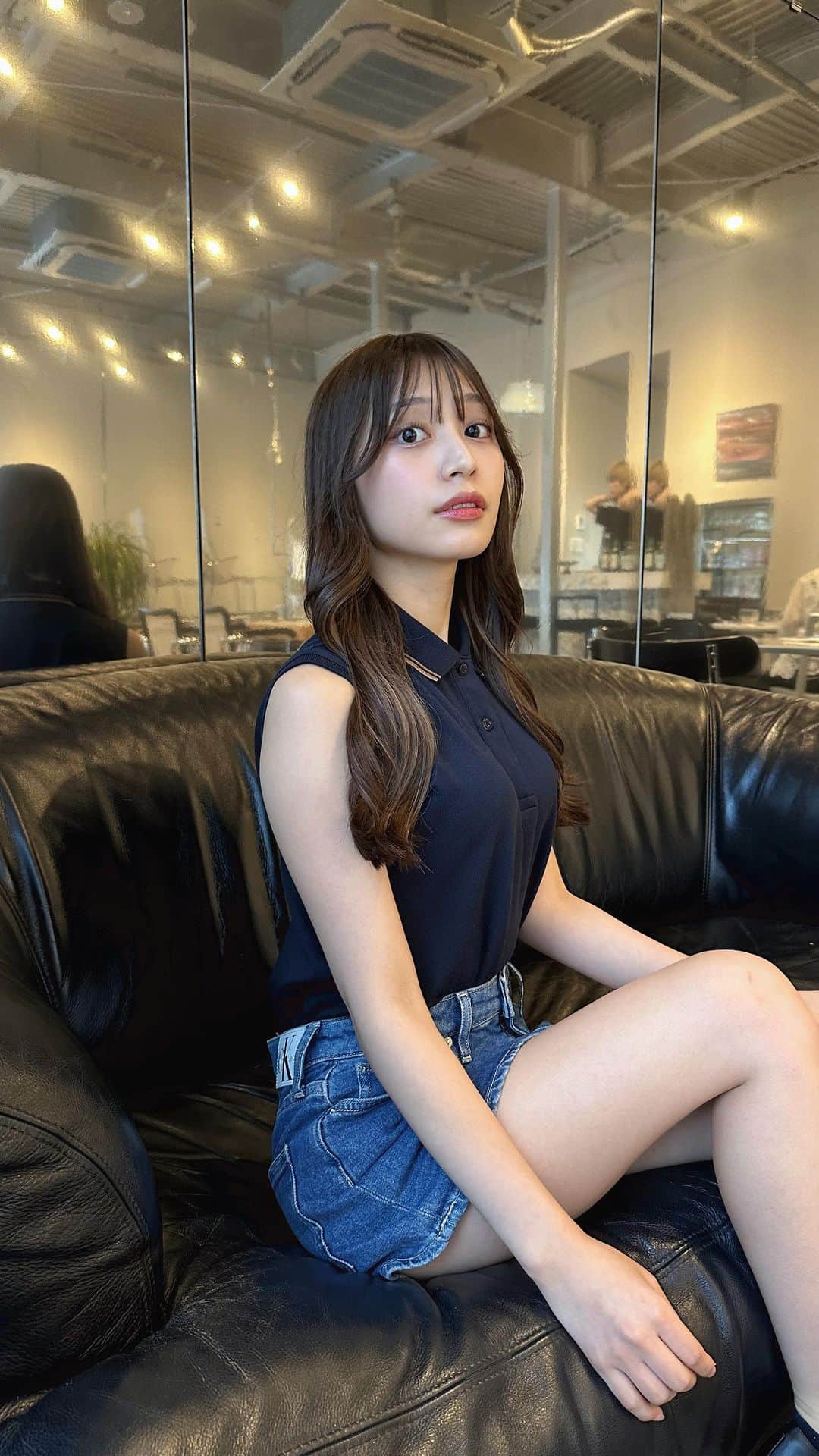 椚ありさのインスタグラム：「カジュアルな日~☀️ 髪明るい方が大人っぽく見えるのかな？😂」