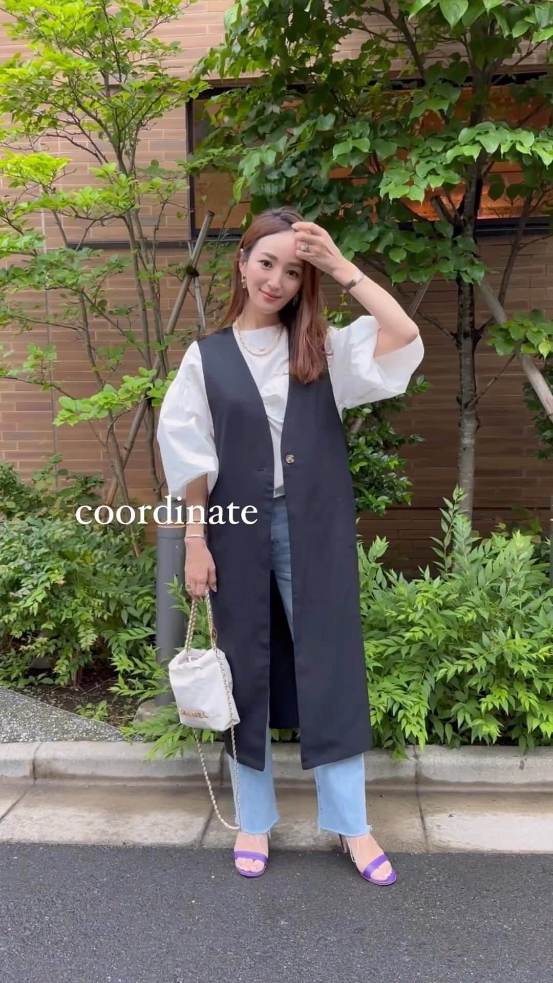 星玲奈のインスタグラム：「丈違い、素材違い、色違いで増えてゆくジレ。 パンツ合わせにかっこよくハマるロング丈も大好き❤️ こちらは @classicalelf_official のもので リネンライクな素材が涼しげ😎 （ブラックMサイズ着用） インナーをノースリーブやキャミソールにしてもいいし 今日のような少し肌寒い日は、袖ありでももちろん🙆‍♀️ 今日はデニム合わせですが、 セットアップにしても着られるパンツもあるので 今度はそちらもチェックしようかと❤️ ・ #クラシカルエルフ #classicalelf #エルフコーデ #タイアップ #uniqlo #gu #zara #ユニクロ #ジーユー #ザラ #zozo #zozotown #zozo購入品 #zozotown購入品 #ロングジレ #ジレ #ロング丈#大人コーデ #大人カジュアル #プチプラ #プチプラコーデ」