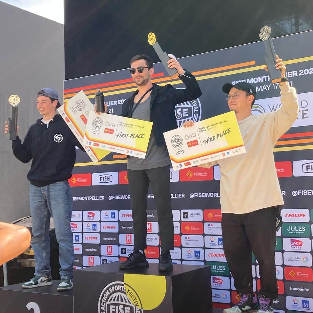 安床武士のインスタグラム：「FISE Montpellier Team Japan results.  Takeshi / Park Pro Men 3rd place🥉  @mei_mei_1126_ / Park Pro Women 1st place and Spine ramp Amateur 3rd place🥇🥉  @s_hsmt40 / Park Pro Women 4th place  @haruhi_gram / Park Amateur Men 1st place and Spine ramp Amateur 1st place🥇🥇  @sportsloverkaho / Park Amateur Women is cancelled f(due to rain)but She made a great run in a session.  Thank you @fiseworld @worldskateofficial ✨  We already excited to @nl_contest in this weekend🔥  FISEの成績をまとめると日本チーム大活躍でした！ しおちゃん、かほちゃんの初参加したメンバーの実力の高さもあり改めて日本人のスタイルの豊富さと共通してある丁寧さに海外のスケーターが驚いていたのが印象的でした。  今週末のNLコンテストでは女子チームは全員同じクラスでパーク種目とバート種目(ハーフパイプ)にエントリー、男子チームは新たに @yoshiki130130 も合流し悠陽と2人でパーク種目のアマチュアクラスにエントリー、バート種目もエントリーしているので激しい週末になる事間違いなしです！  引き続き応援宜しくお願いします🙌  #fisemontoellier #FISE #rollerfreestyle #inlineskate #rollerblading #インラインスケート #ローラーフリースタイル #ローラーブレード」
