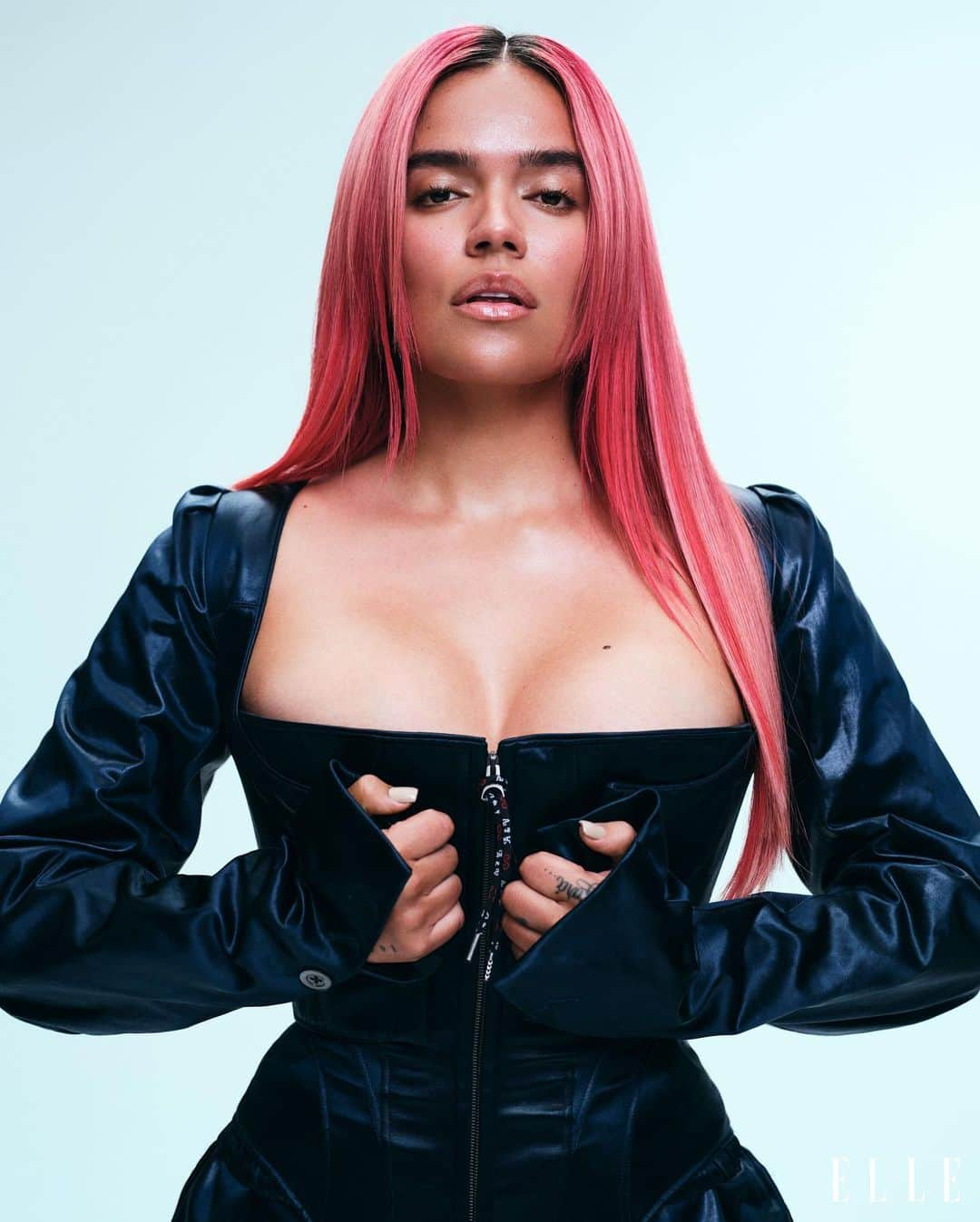 ELLE Magazineさんのインスタグラム写真 - (ELLE MagazineInstagram)「Earlier this year, #KarolG’s #MañanaSeráBonito became the first all-Spanish-language album from a female artist to ever debut at number one in the U.S. on the Billboard 200 chart. And she did it by being herself.  “If people are connecting with the album, they are connecting directly, literally, with me,” she says of the project, which was inspired by her experience with heartbreak and fame. “I could never have imagined that such a dark period in my life would transform me into the person I am today. The situation challenged me to learn, to appreciate what I had, to find happiness within myself, not in someone else.... I think that is really the soul of the album and what has made it so successful.”  Our June/July cover star discusses navigating the music industry, protecting her privacy, and breaking barriers at the link in bio.   ELLE: @elleusa Editor-in-Chief: Nina Garcia @ninagarcia Photographer: Zoey Grossman @zoeygrossman Stylist: Alex White @alexwhiteedits Writer: Chantal Fernandez @chantalfdez Hair: Evanie Frausto for Bumble and Bumble @evaniefrausto @bumbleandbumble Makeup: Yumi Lee for Chanel @yumilee_mua @chanel.beauty Manicure: Dawn Sterling at E.D.M.A @nailglam @_e.d.m.a Set Design: Jenny Correa @jennykcorrea Production: Crawford & Co Productions and Curt Weber @crawfordandcoproductions @curtfromzim」5月23日 21時02分 - elleusa